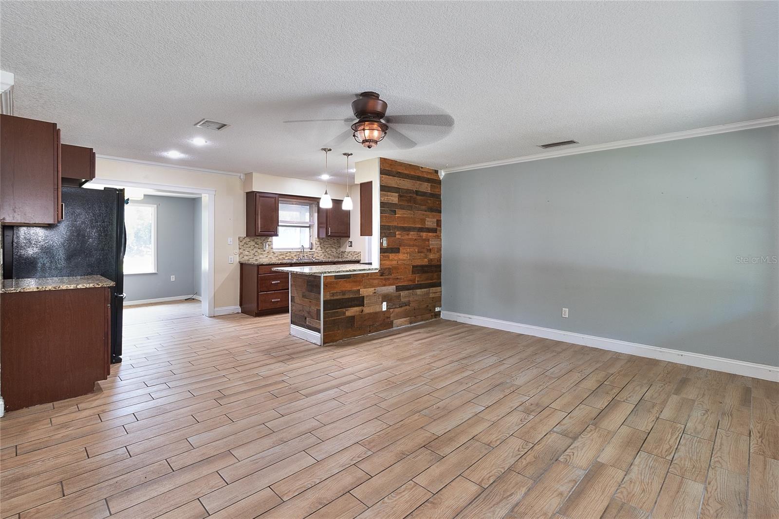 831 LAKESIDE DR, LARGO, FL, 33778