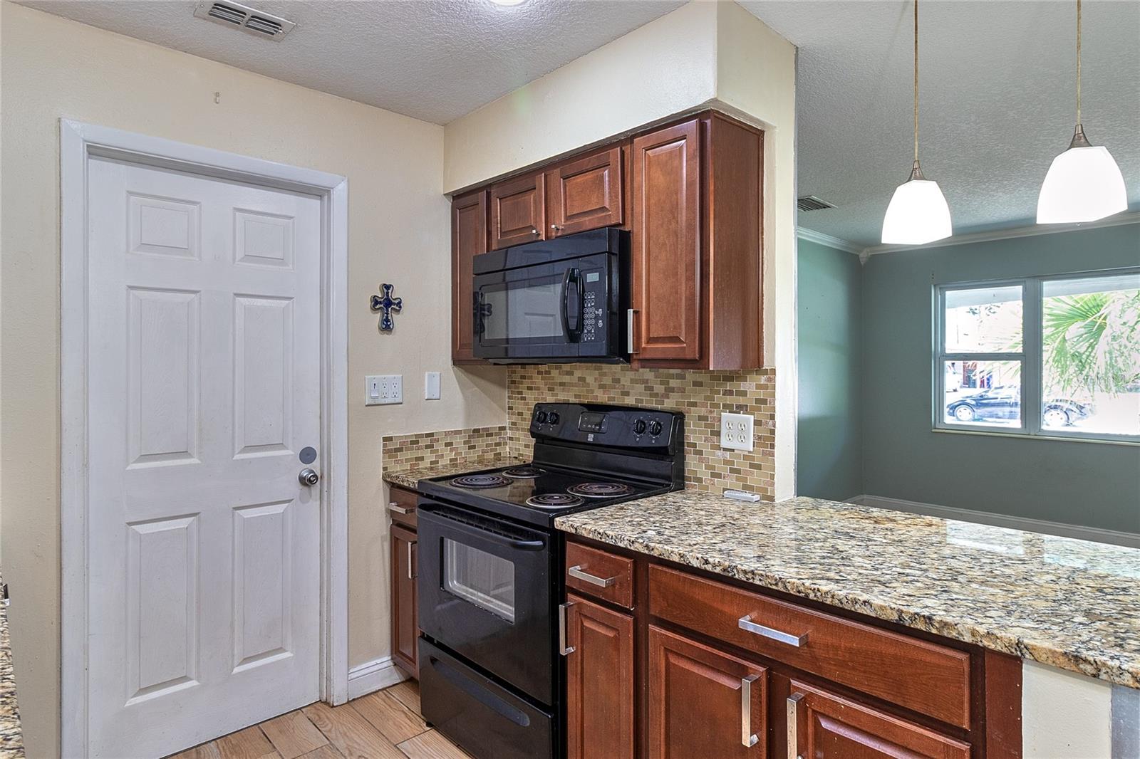 831 LAKESIDE DR, LARGO, FL, 33778