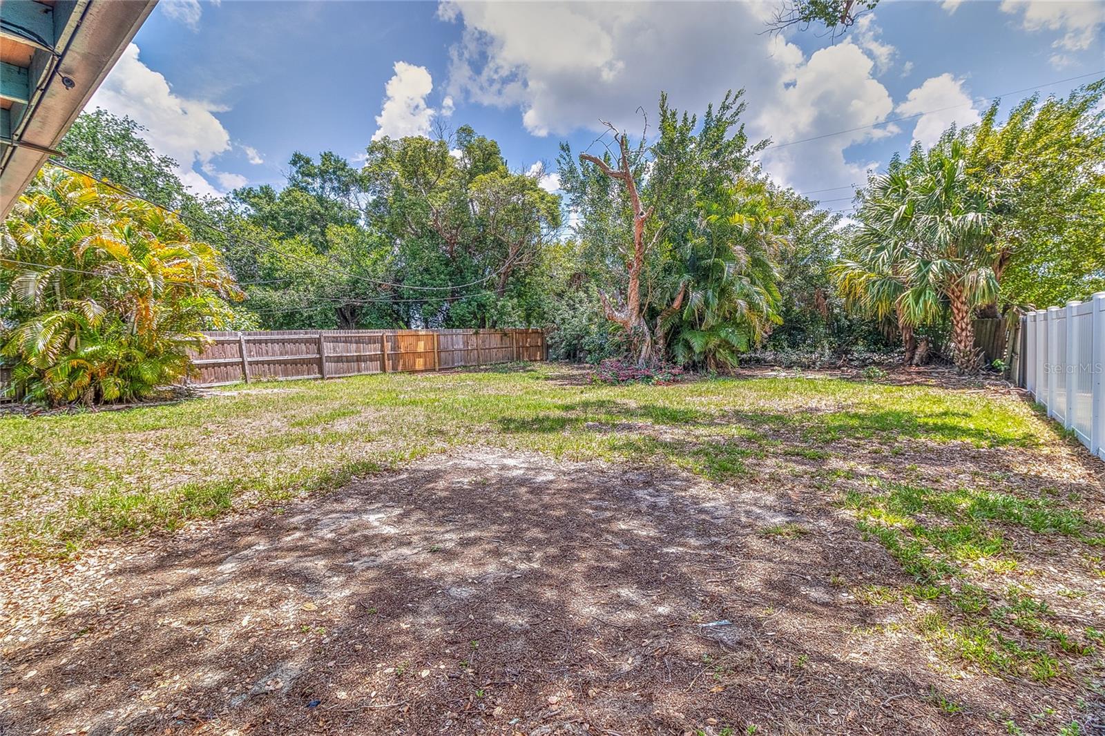 831 LAKESIDE DR, LARGO, FL, 33778