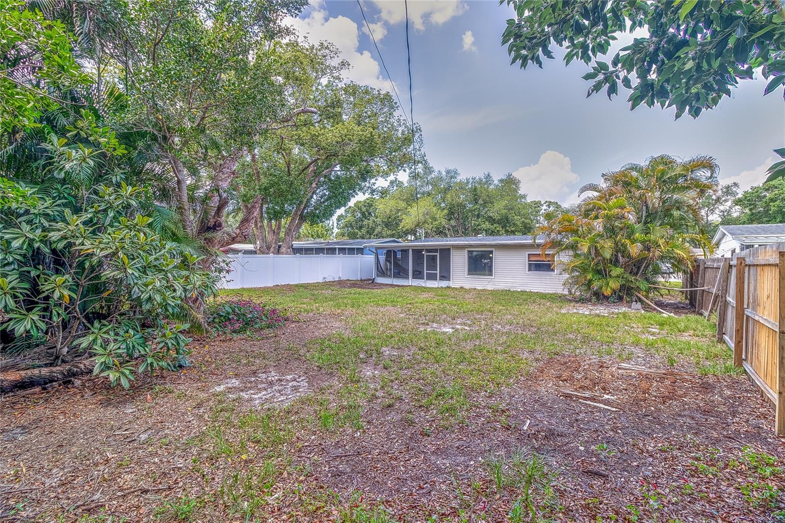 831 LAKESIDE DR, LARGO, FL, 33778