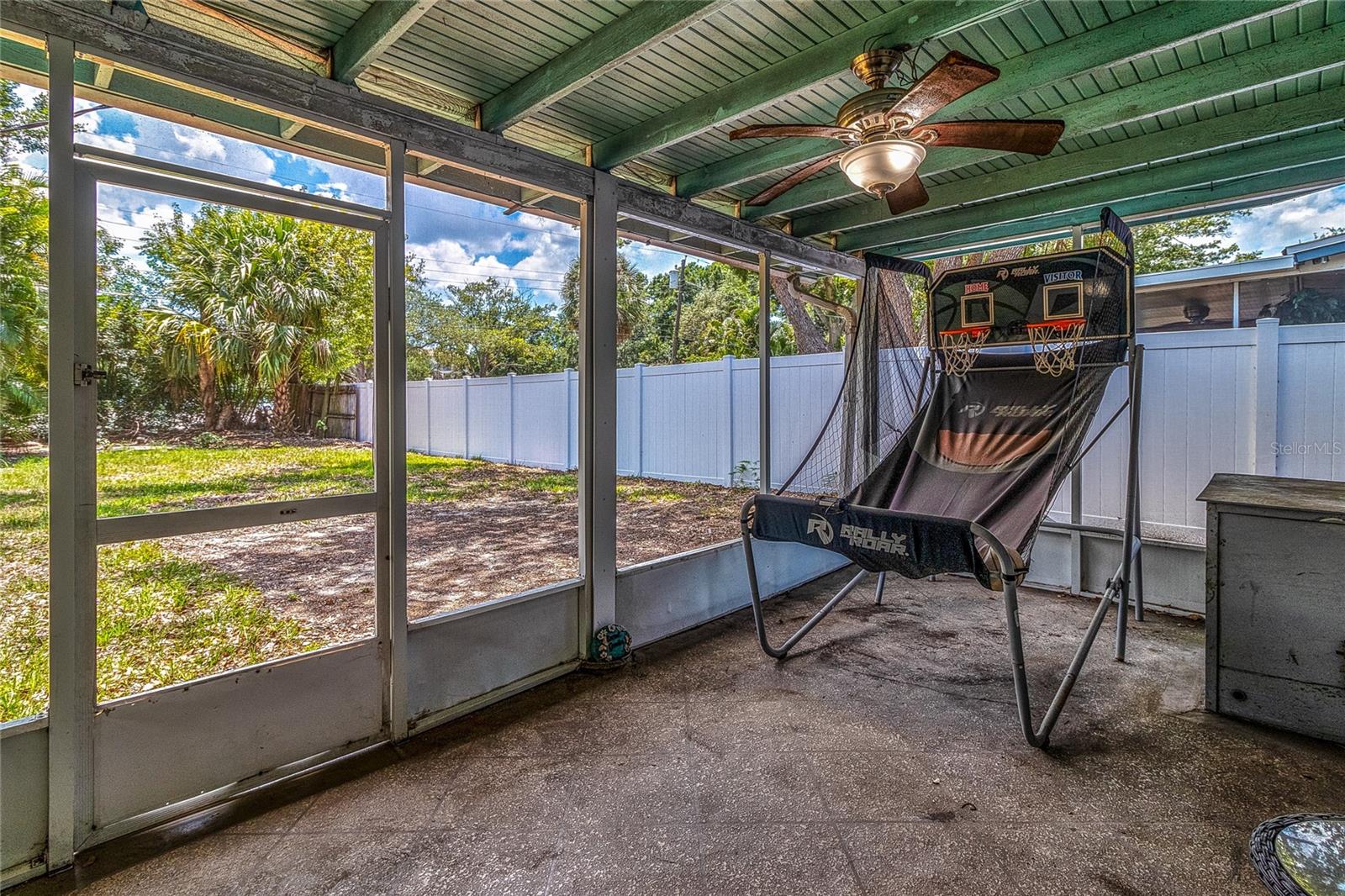 831 LAKESIDE DR, LARGO, FL, 33778