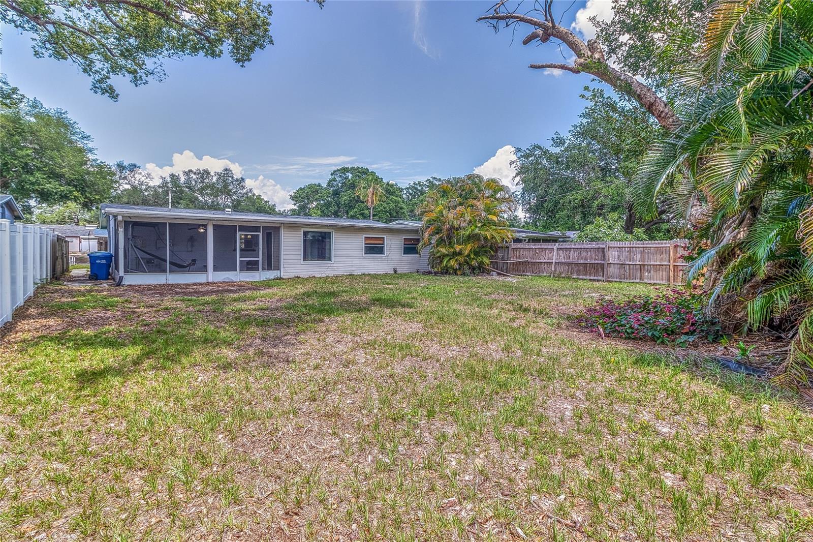 831 LAKESIDE DR, LARGO, FL, 33778