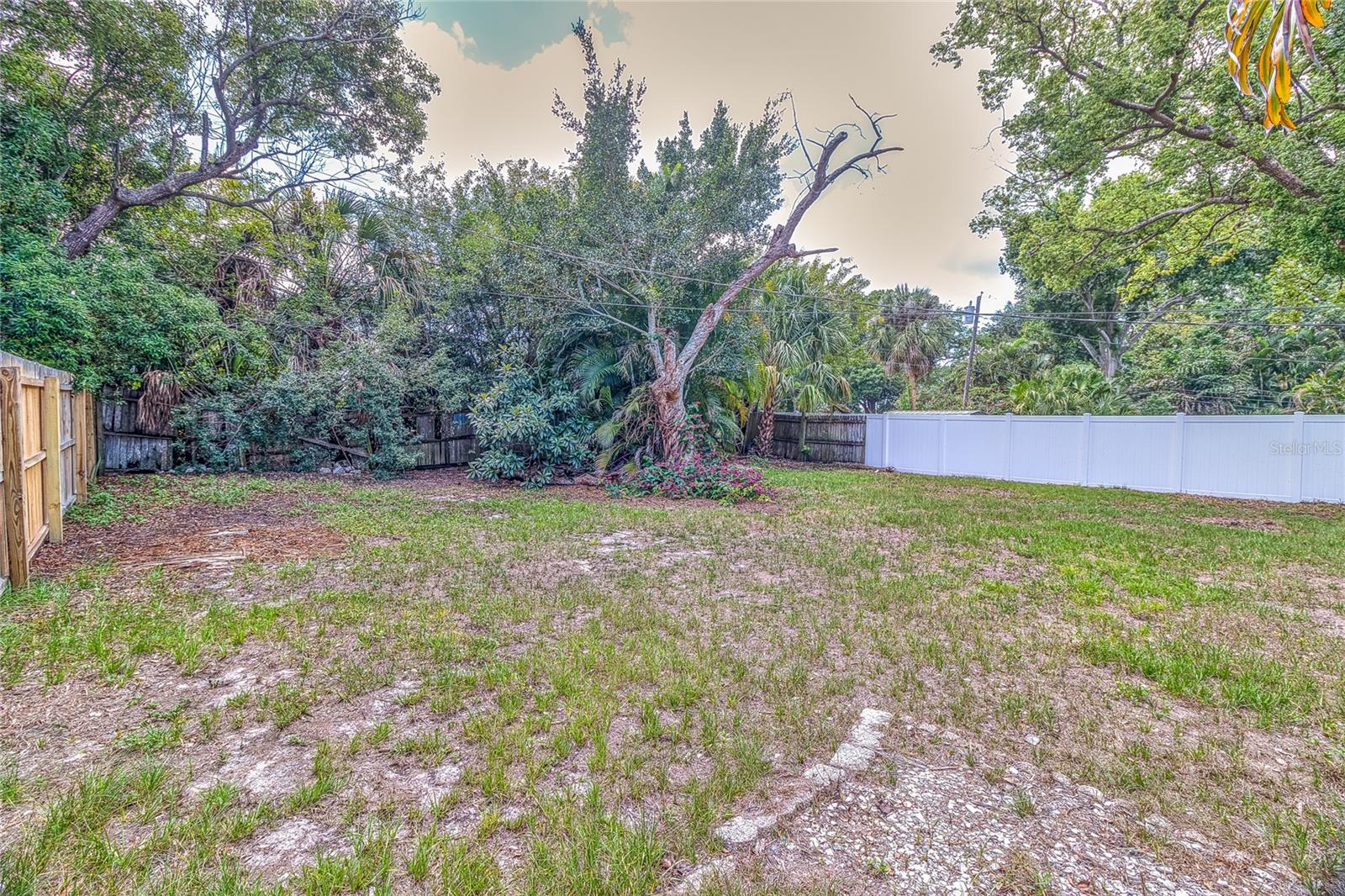 831 LAKESIDE DR, LARGO, FL, 33778