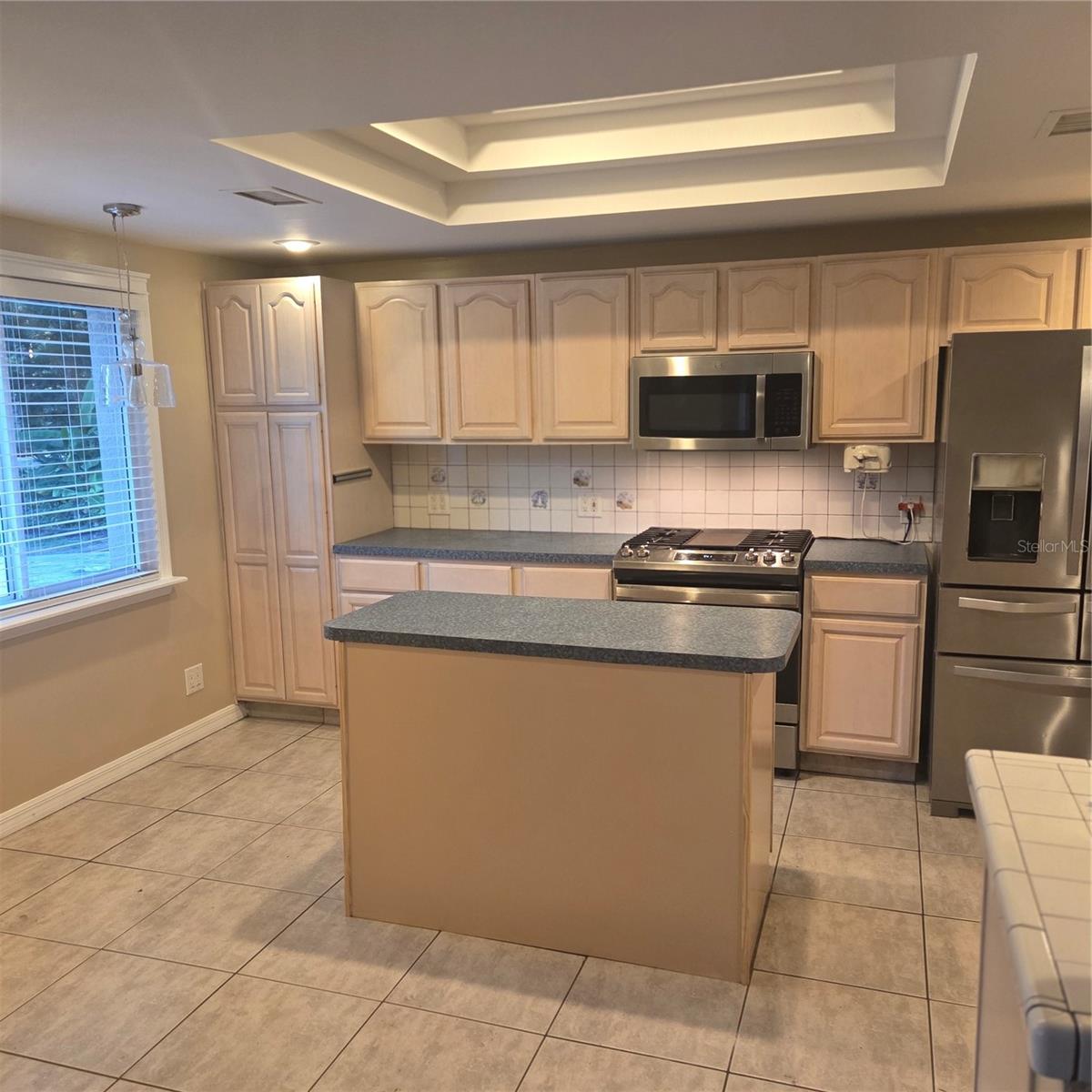8205 WESTRIDGE DR, TAMPA, FL, 33615