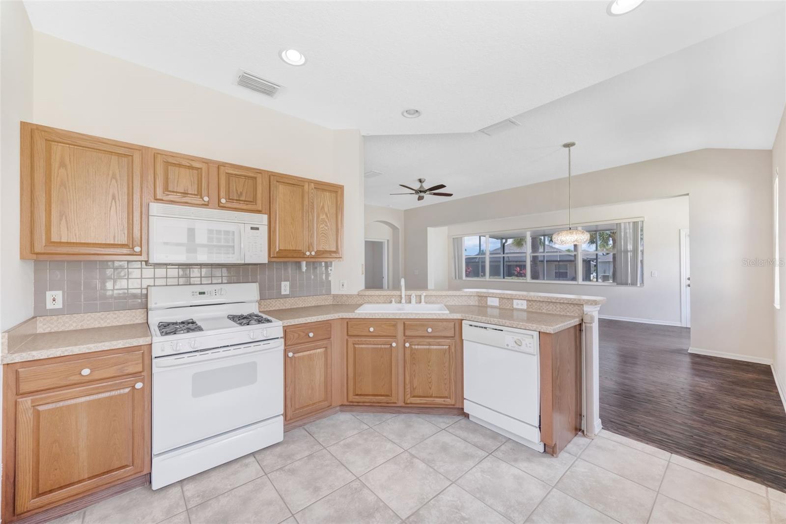 1149 EMERALD DUNES DR, SUN CITY CENTER, FL, 33573