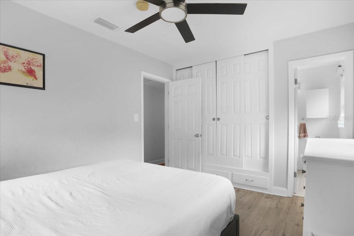 1032 NE 19TH PL, GAINESVILLE, FL, 32609