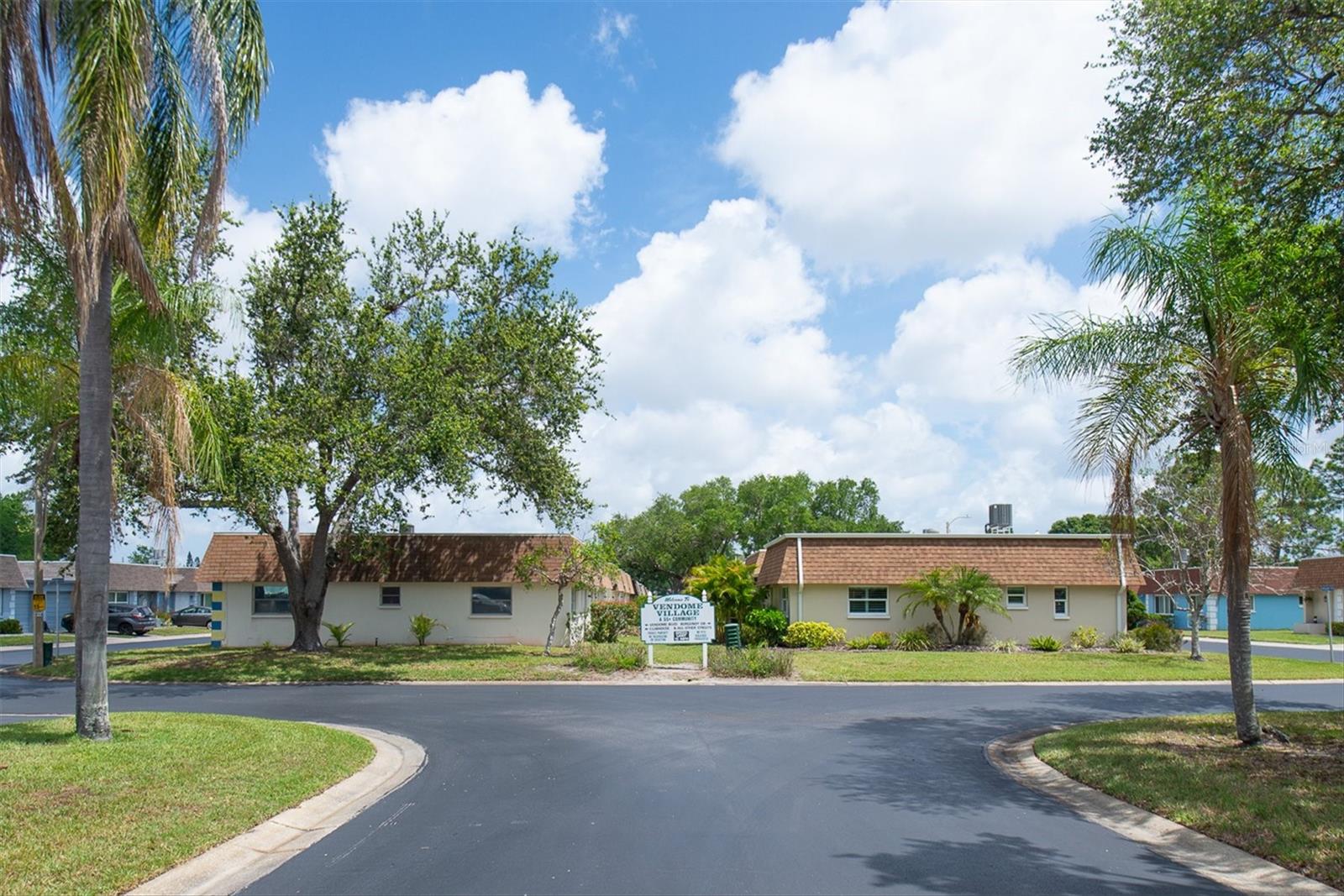 6915 VERSAILLES N, PINELLAS PARK, FL, 33781