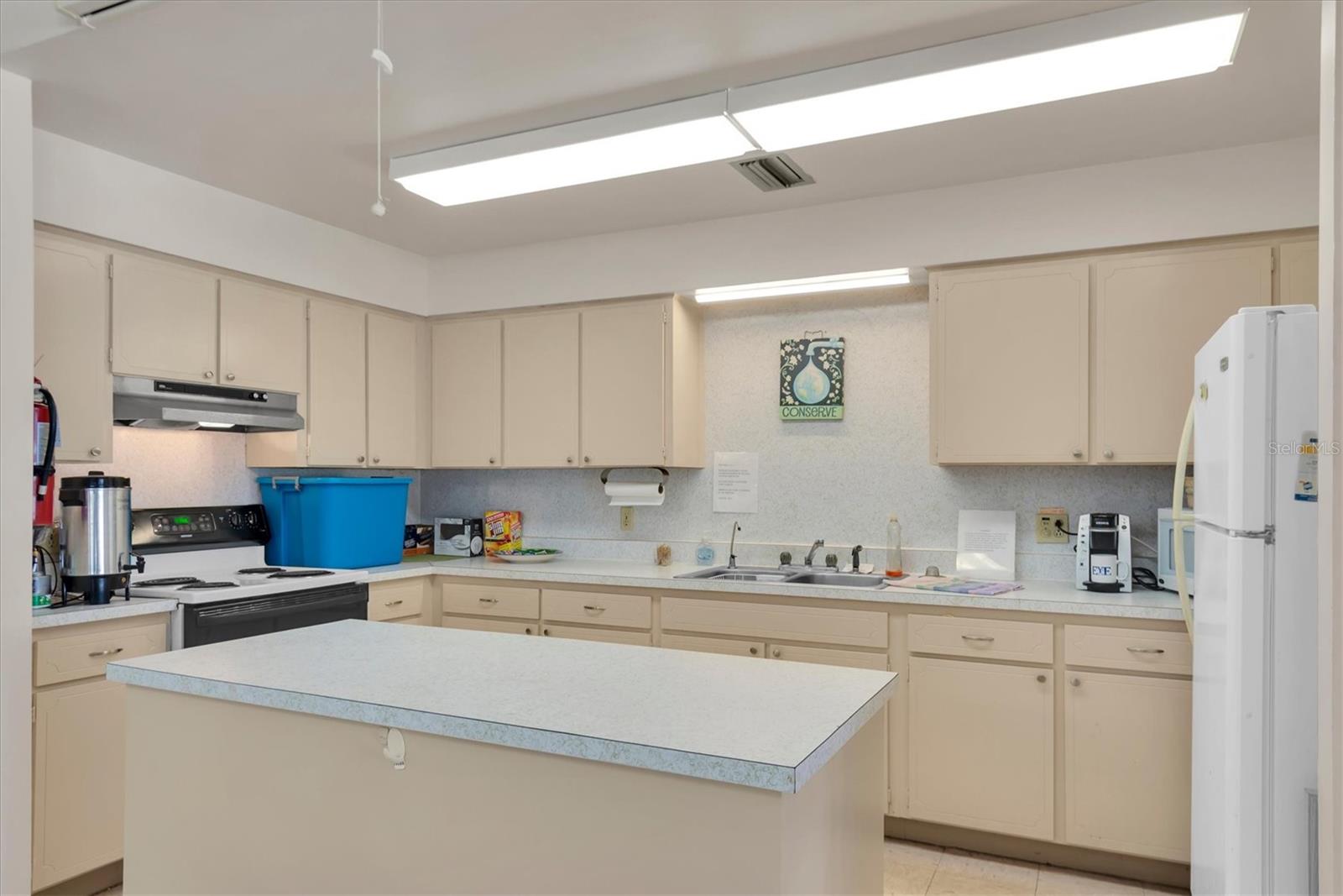 6915 VERSAILLES N, PINELLAS PARK, FL, 33781