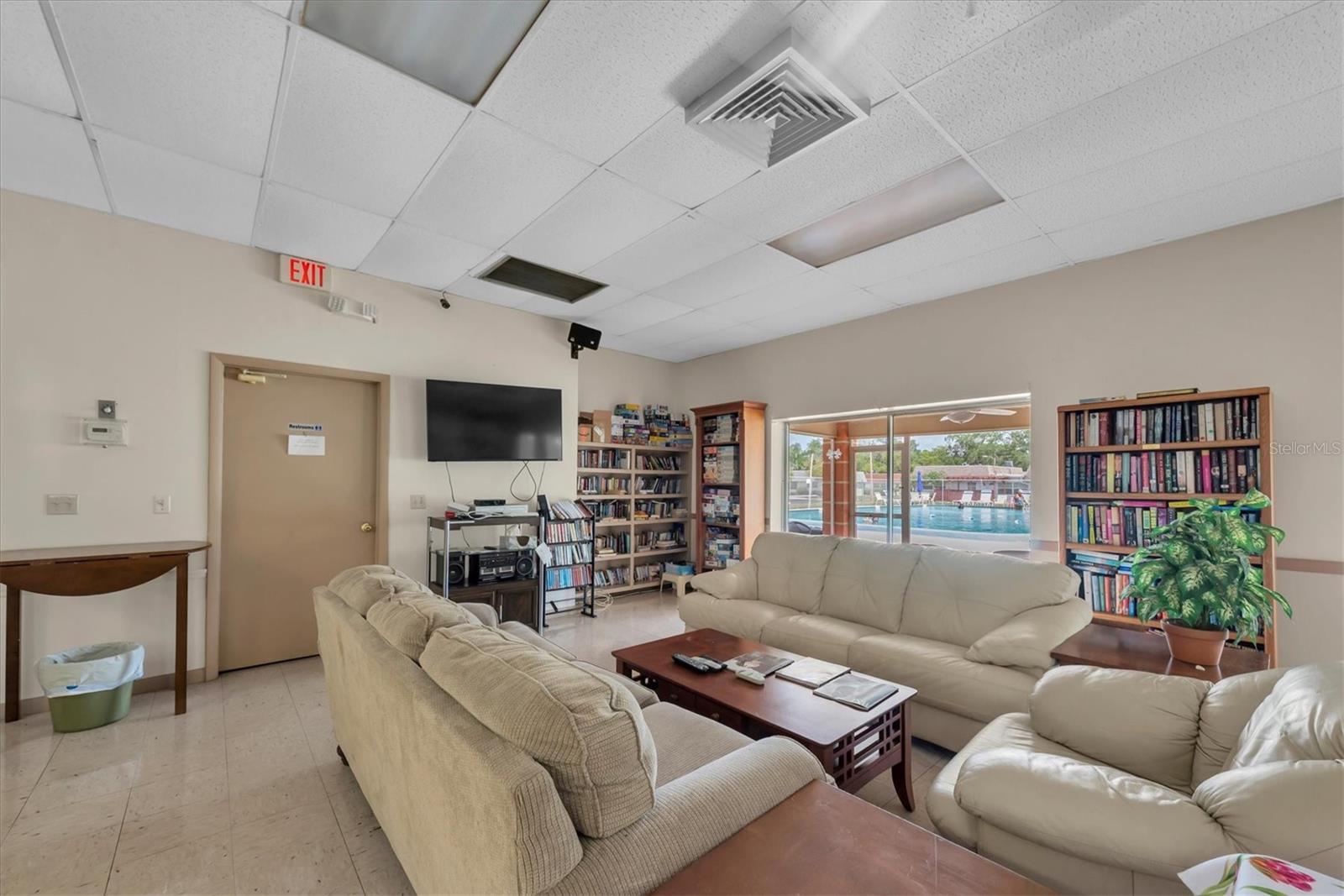 6915 VERSAILLES N, PINELLAS PARK, FL, 33781
