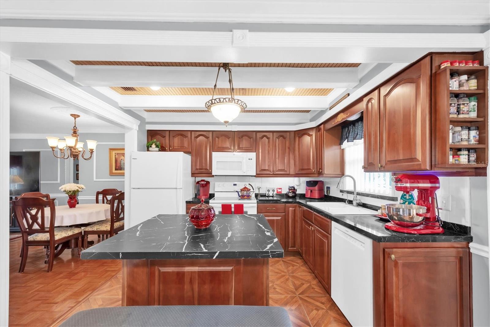 6915 VERSAILLES N, PINELLAS PARK, FL, 33781
