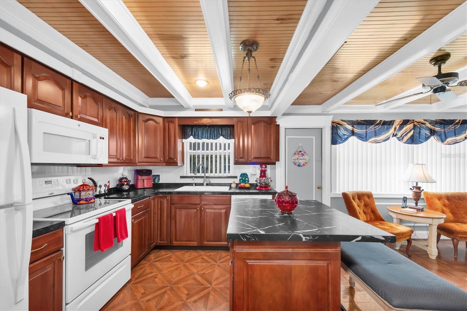 6915 VERSAILLES N, PINELLAS PARK, FL, 33781