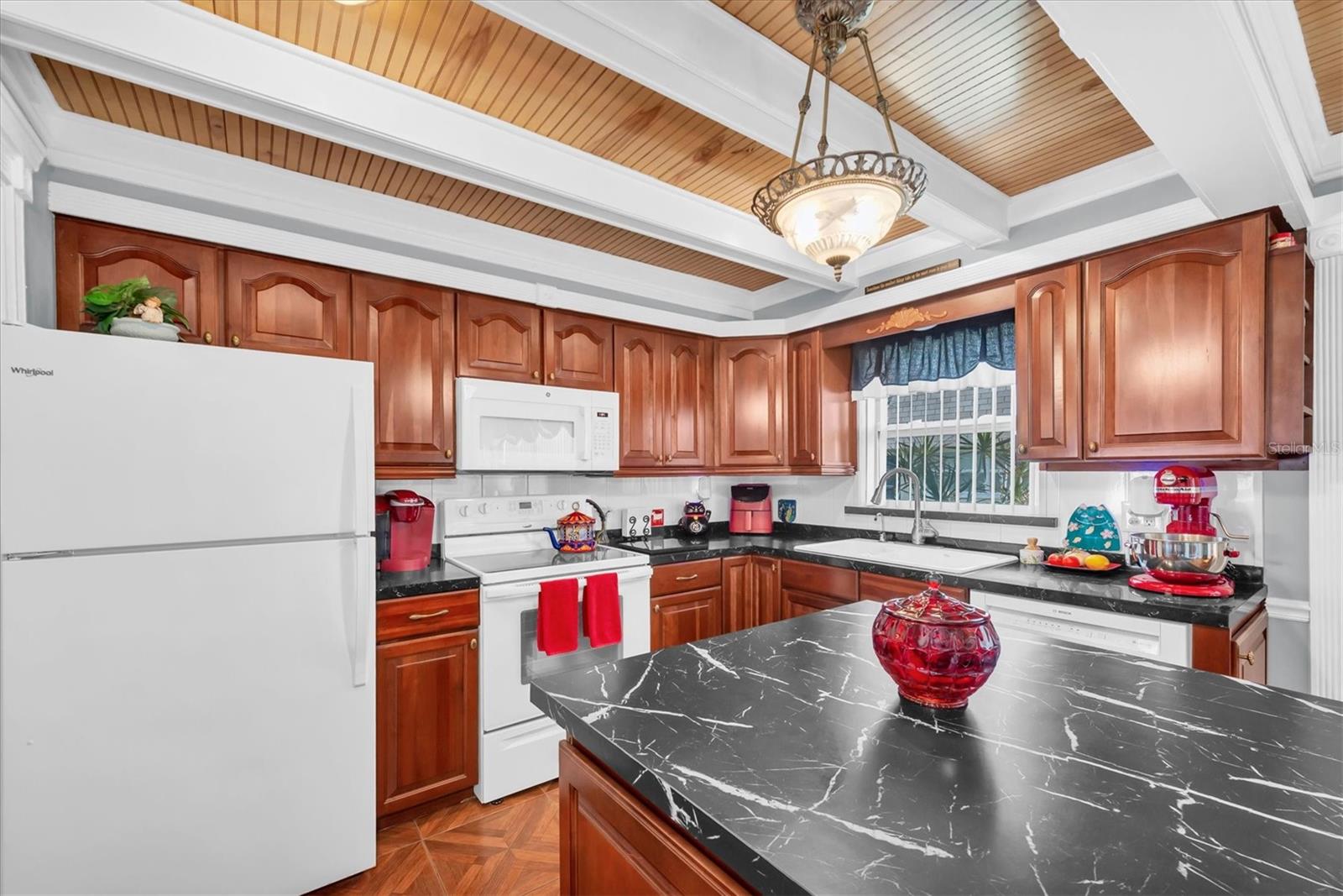 6915 VERSAILLES N, PINELLAS PARK, FL, 33781