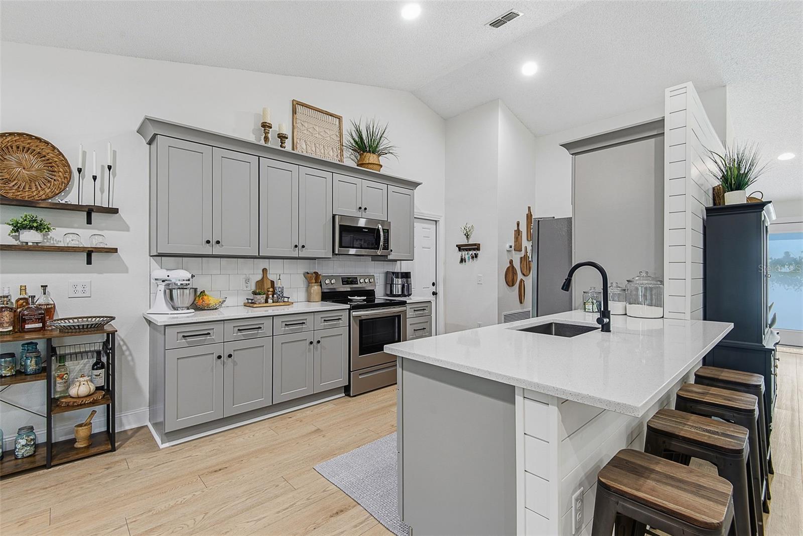 11 PORT ROYAL DR, PALM COAST, FL, 32164