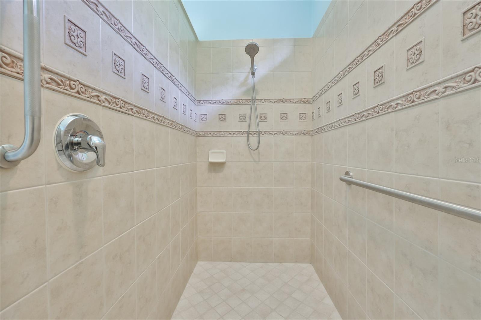 147 SILVER FALLS DR, APOLLO BEACH, FL, 33572