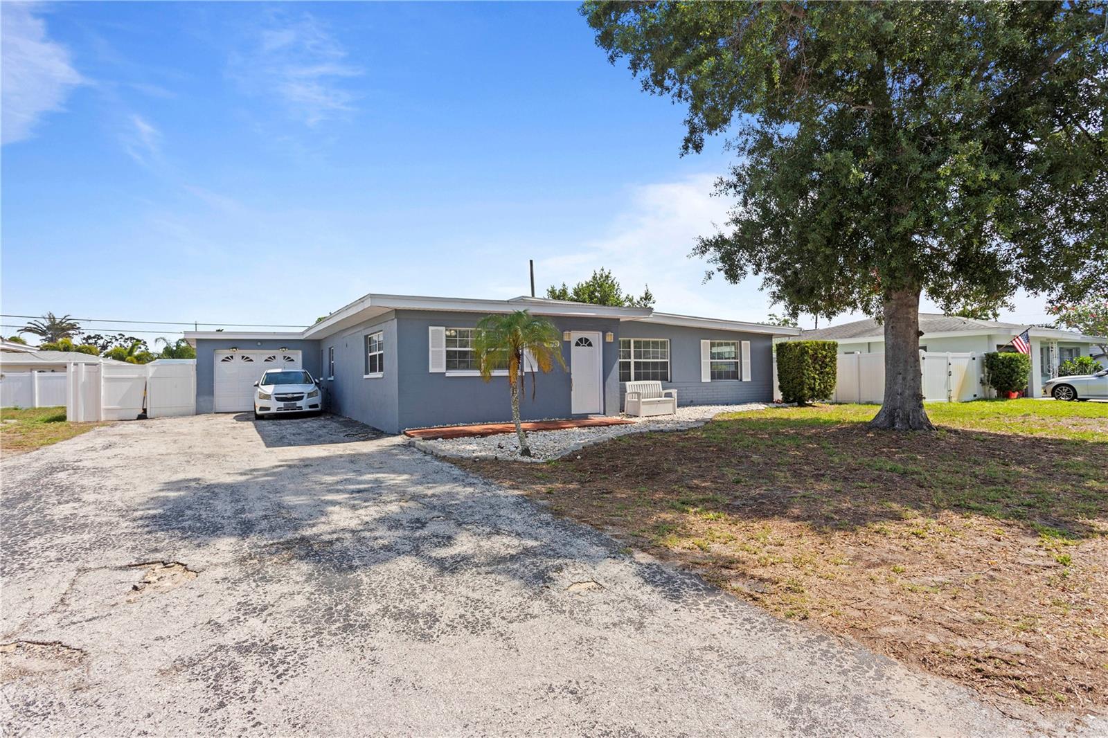 13733 TRINIDAD DR, SEMINOLE, FL, 33776