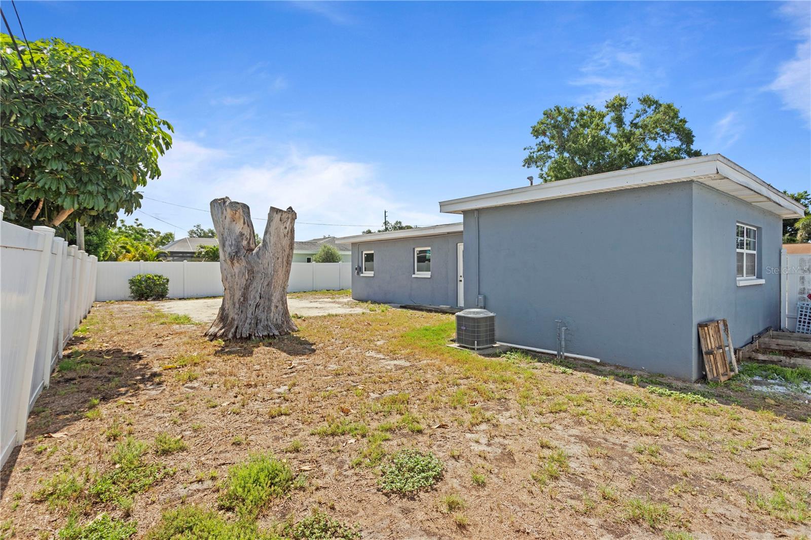 13733 TRINIDAD DR, SEMINOLE, FL, 33776