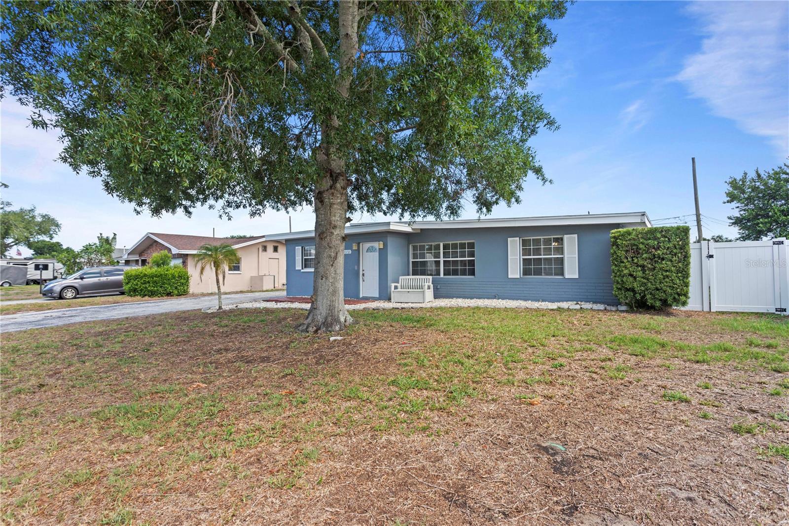 13733 TRINIDAD DR, SEMINOLE, FL, 33776