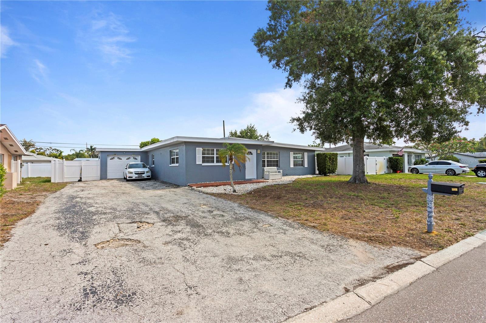13733 TRINIDAD DR, SEMINOLE, FL, 33776