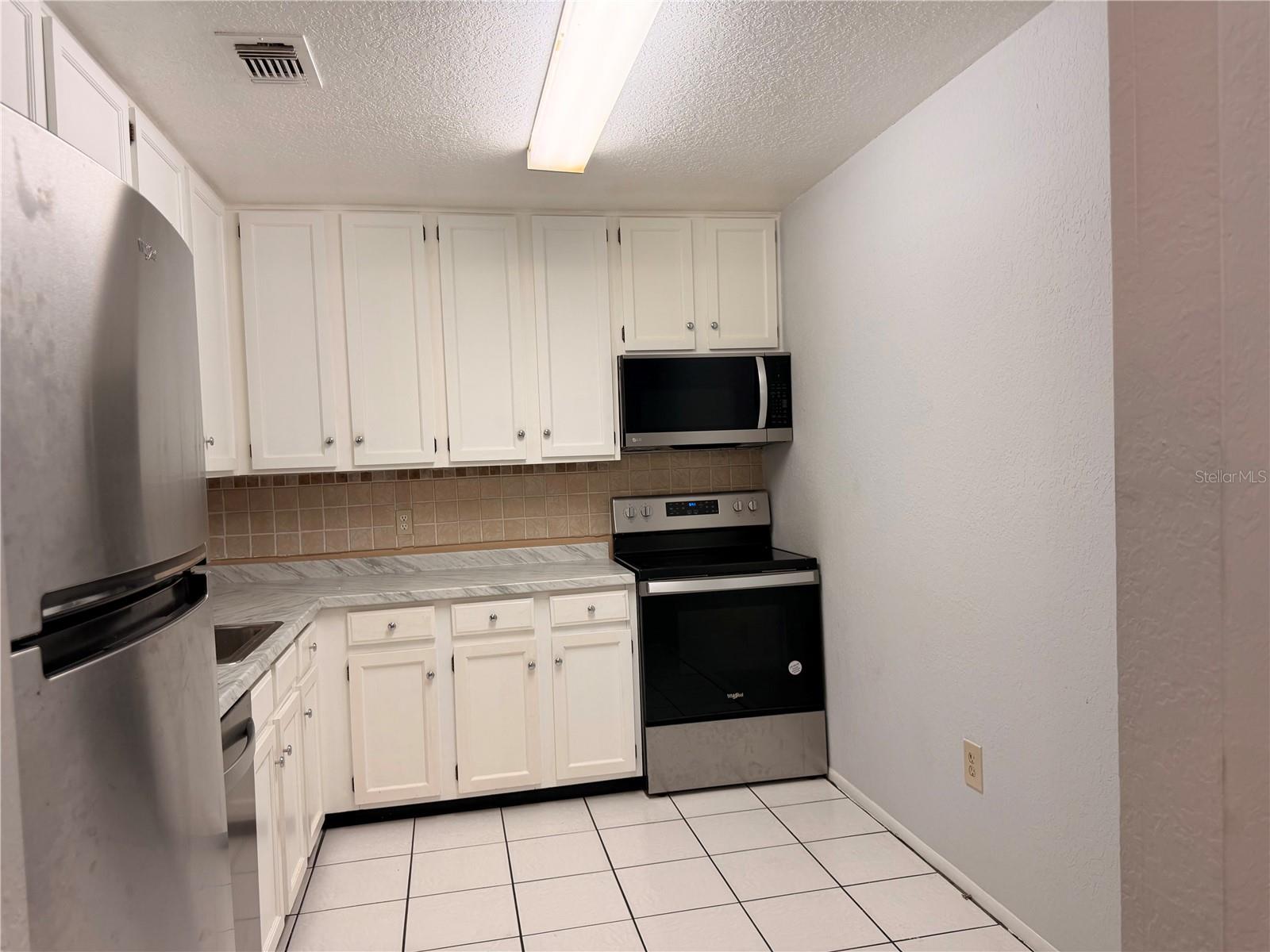 3956 VERSAILLES DR #3956B, ORLANDO, FL, 32808