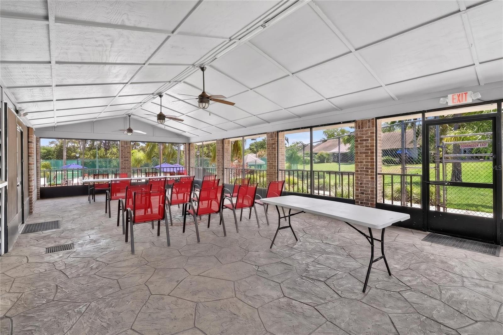 2370 BENTLEY DR, PALM HARBOR, FL, 34684