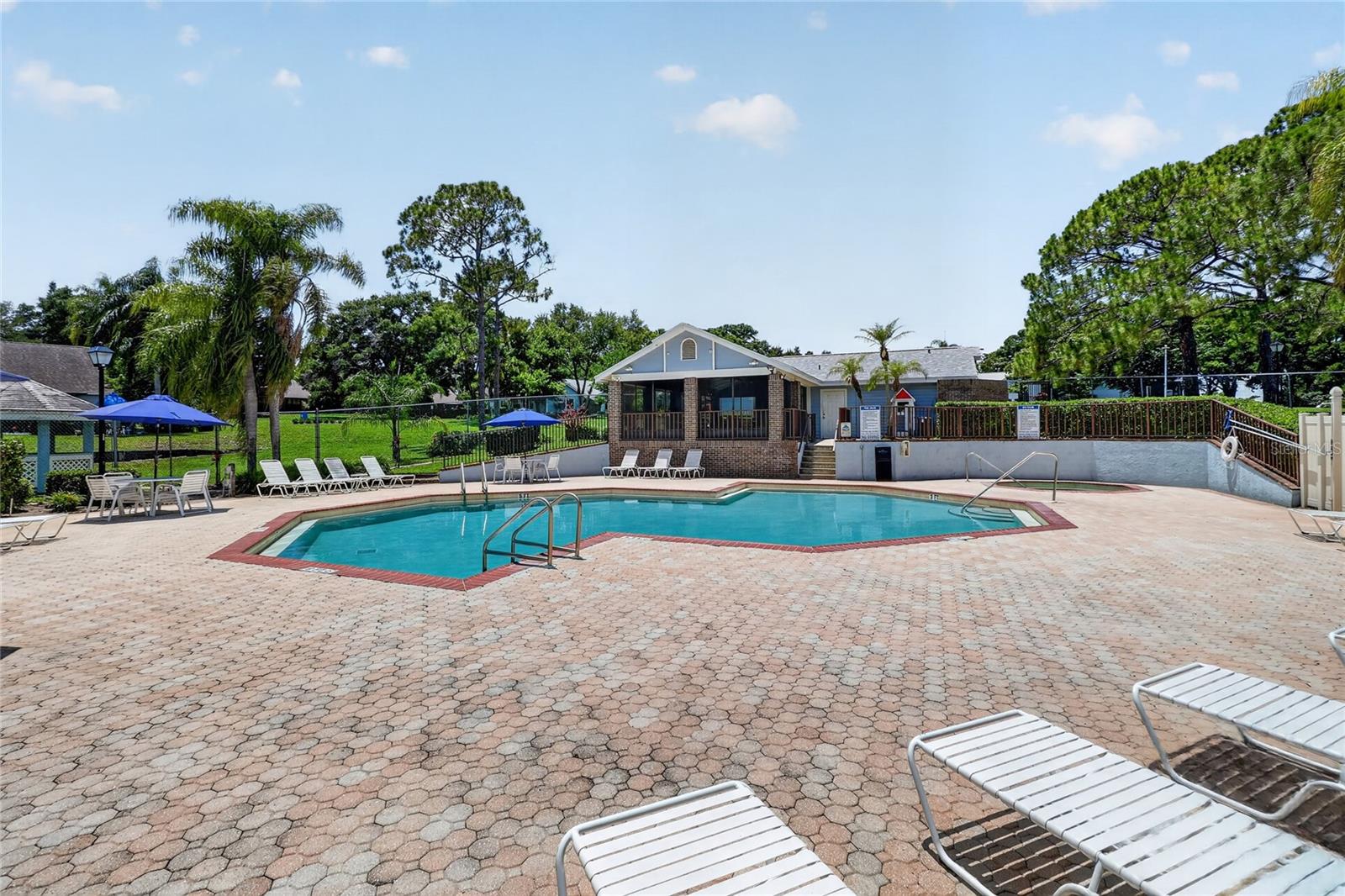 2370 BENTLEY DR, PALM HARBOR, FL, 34684