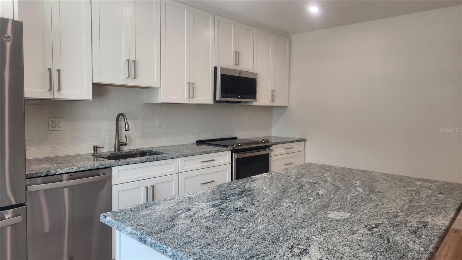 2117 5TH ST #Front House, SARASOTA, FL, 34237