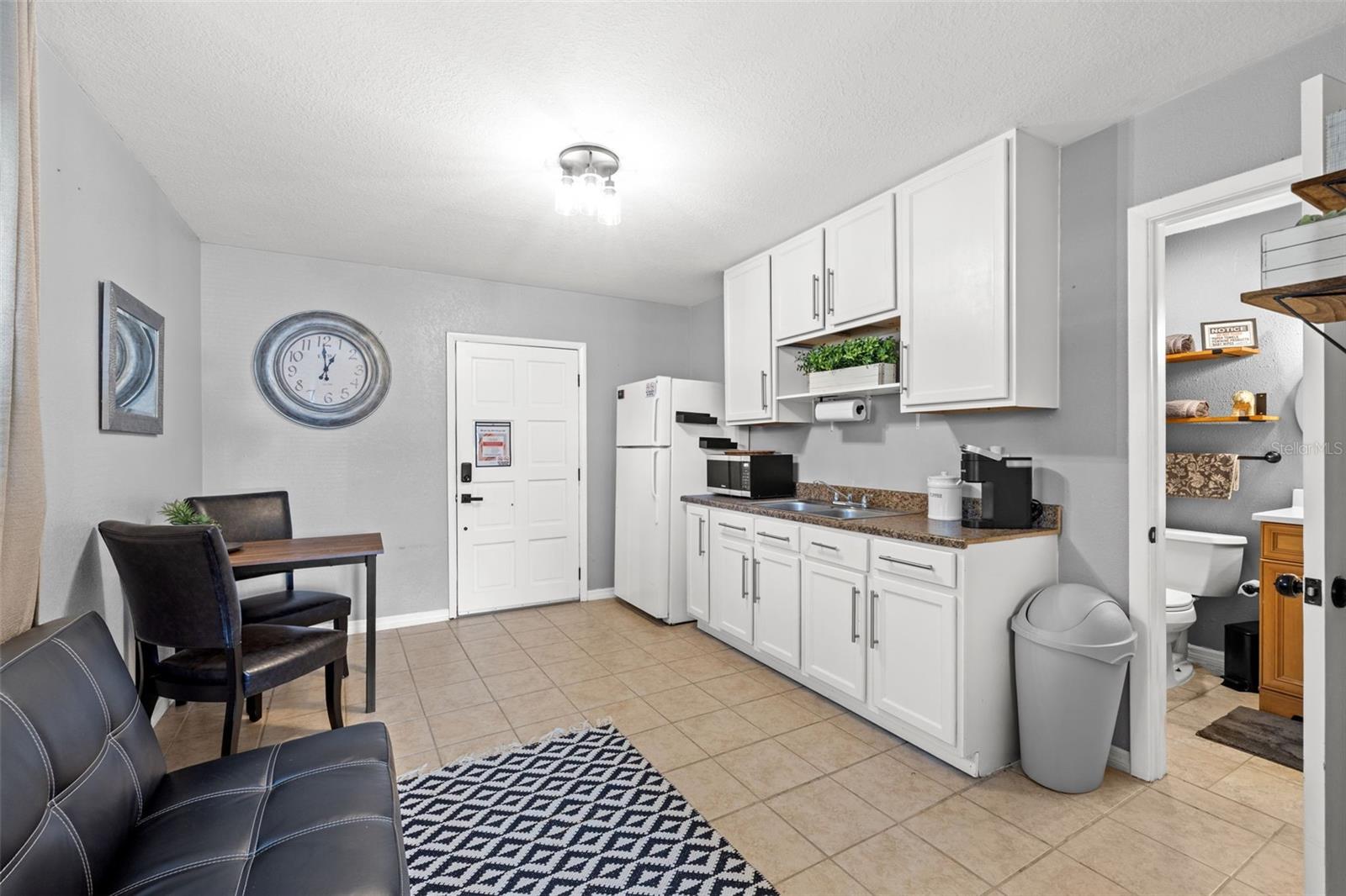 6802 CRESTHILL CT, TAMPA, FL, 33615