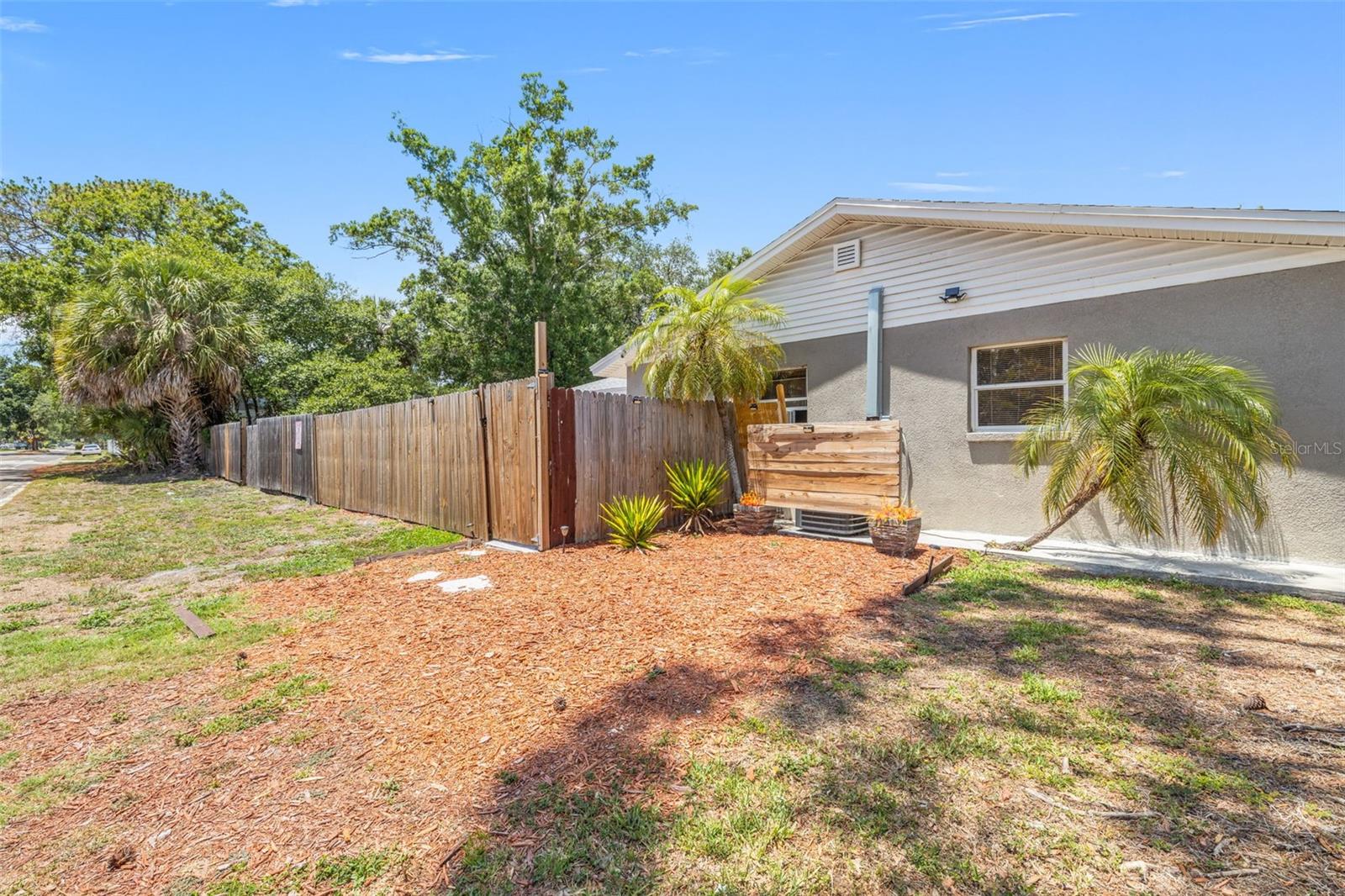 6802 CRESTHILL CT, TAMPA, FL, 33615