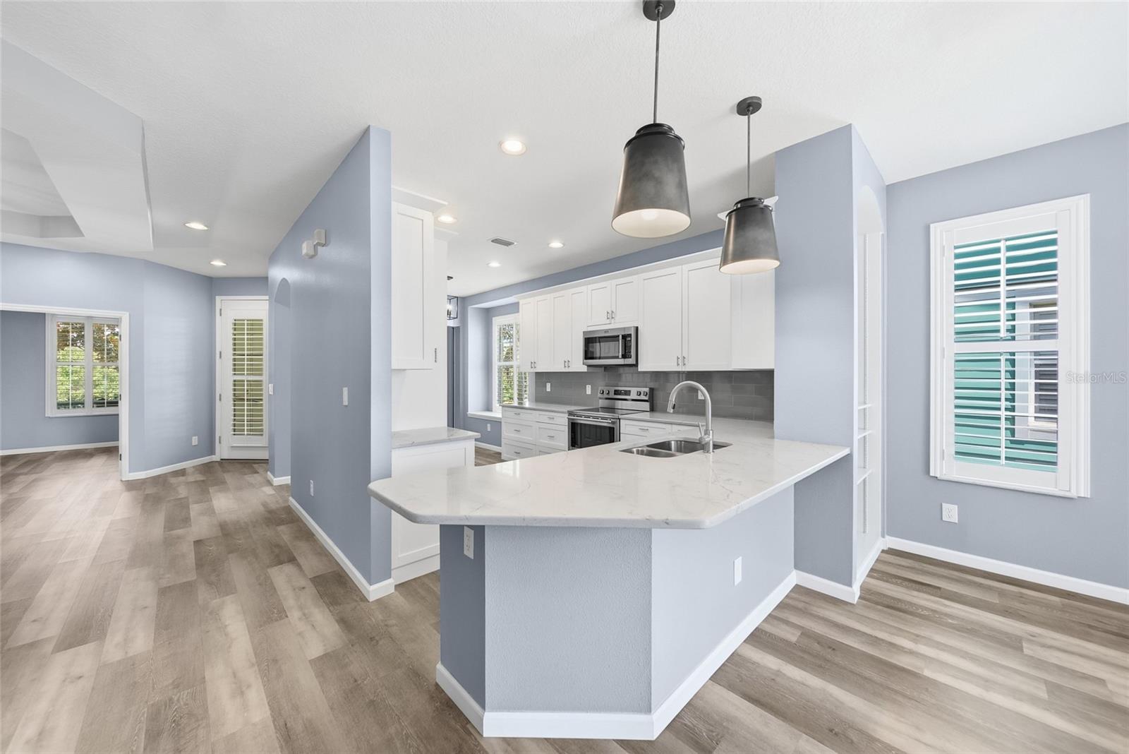 5610 GOLDEN ISLES DR, APOLLO BEACH, FL, 33572