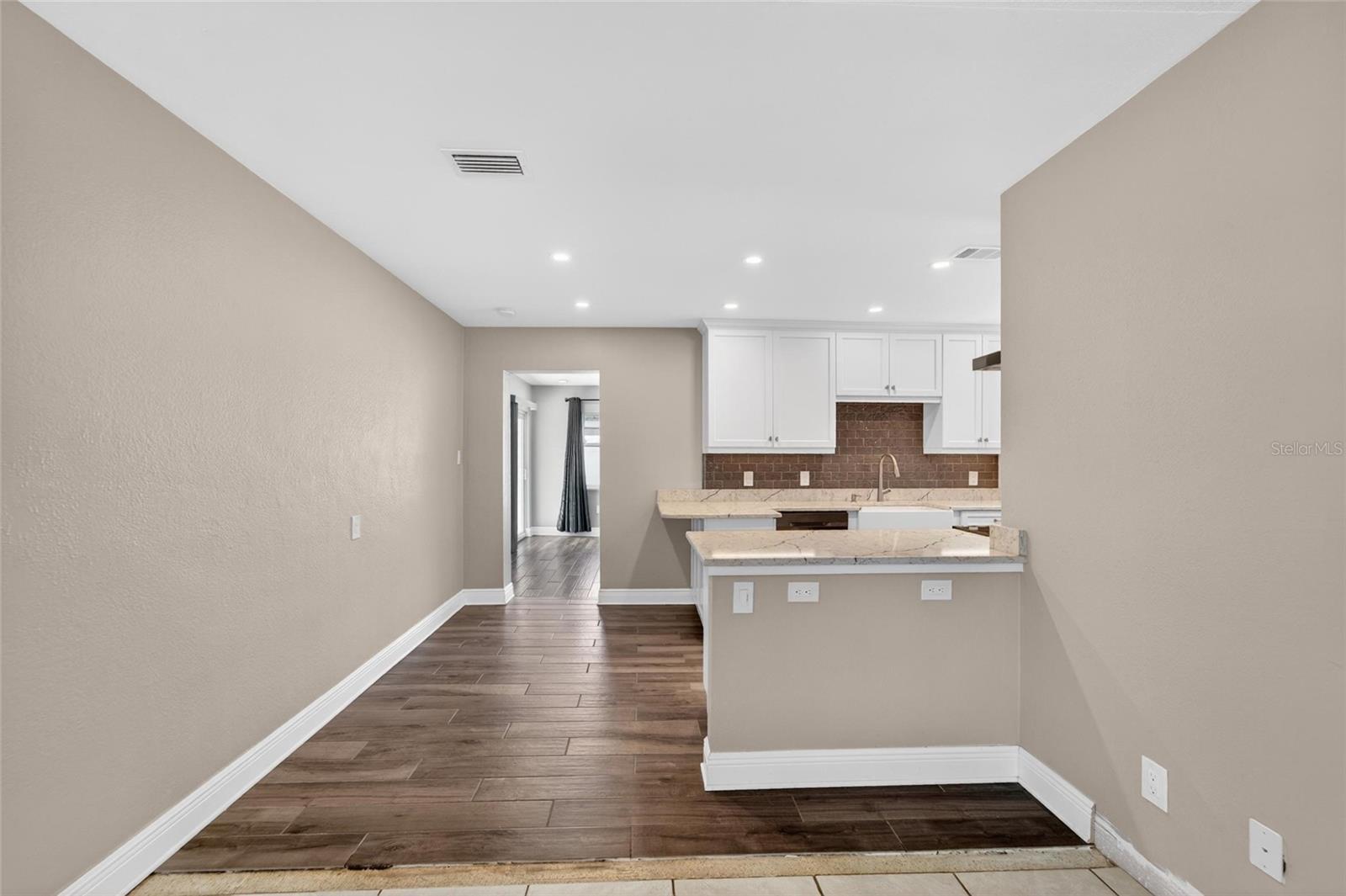 6670 26TH WAY N, ST PETERSBURG, FL, 33703