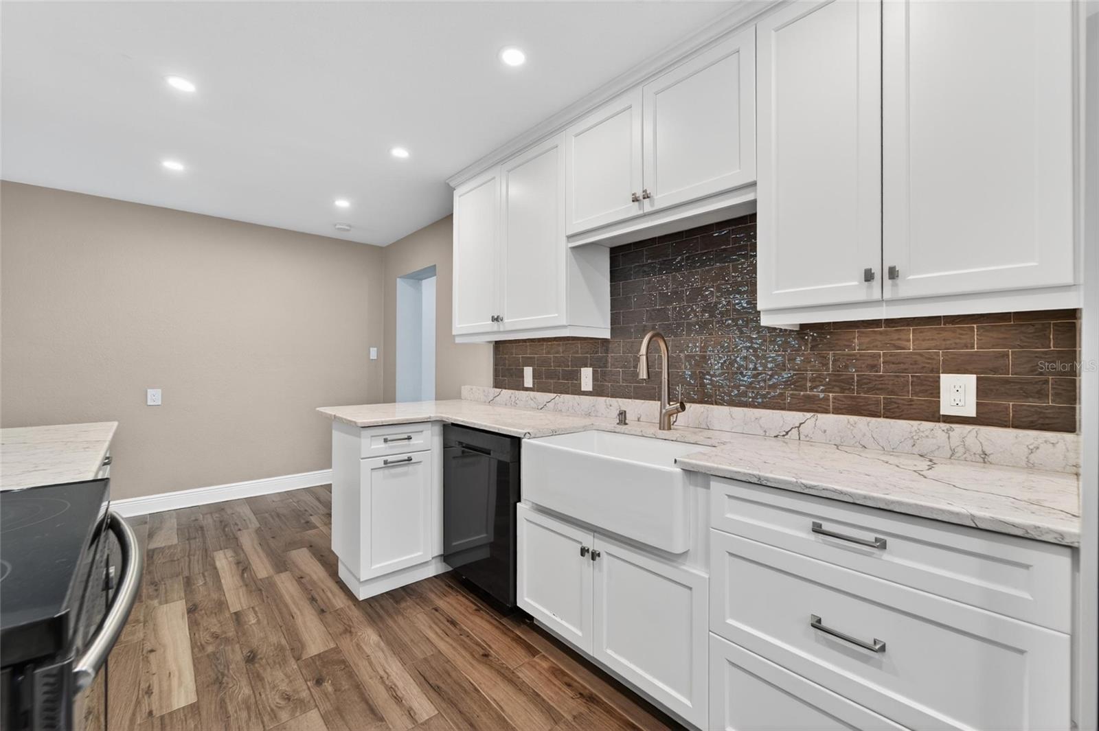 6670 26TH WAY N, ST PETERSBURG, FL, 33703