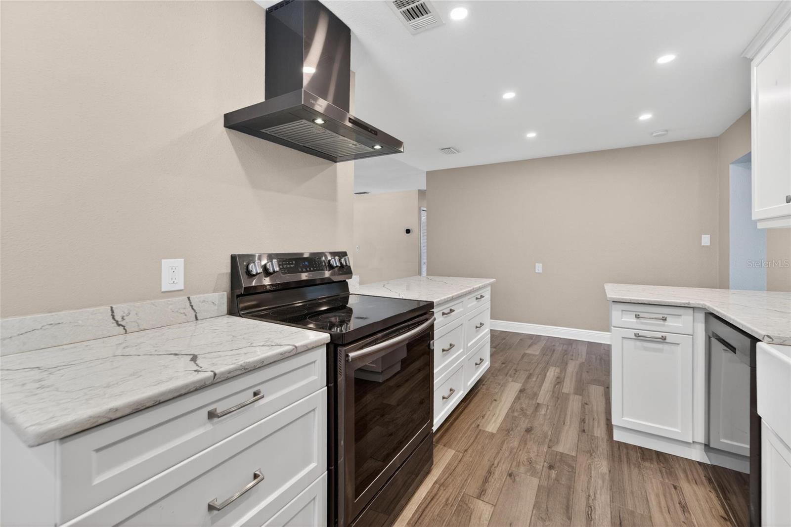 6670 26TH WAY N, ST PETERSBURG, FL, 33703