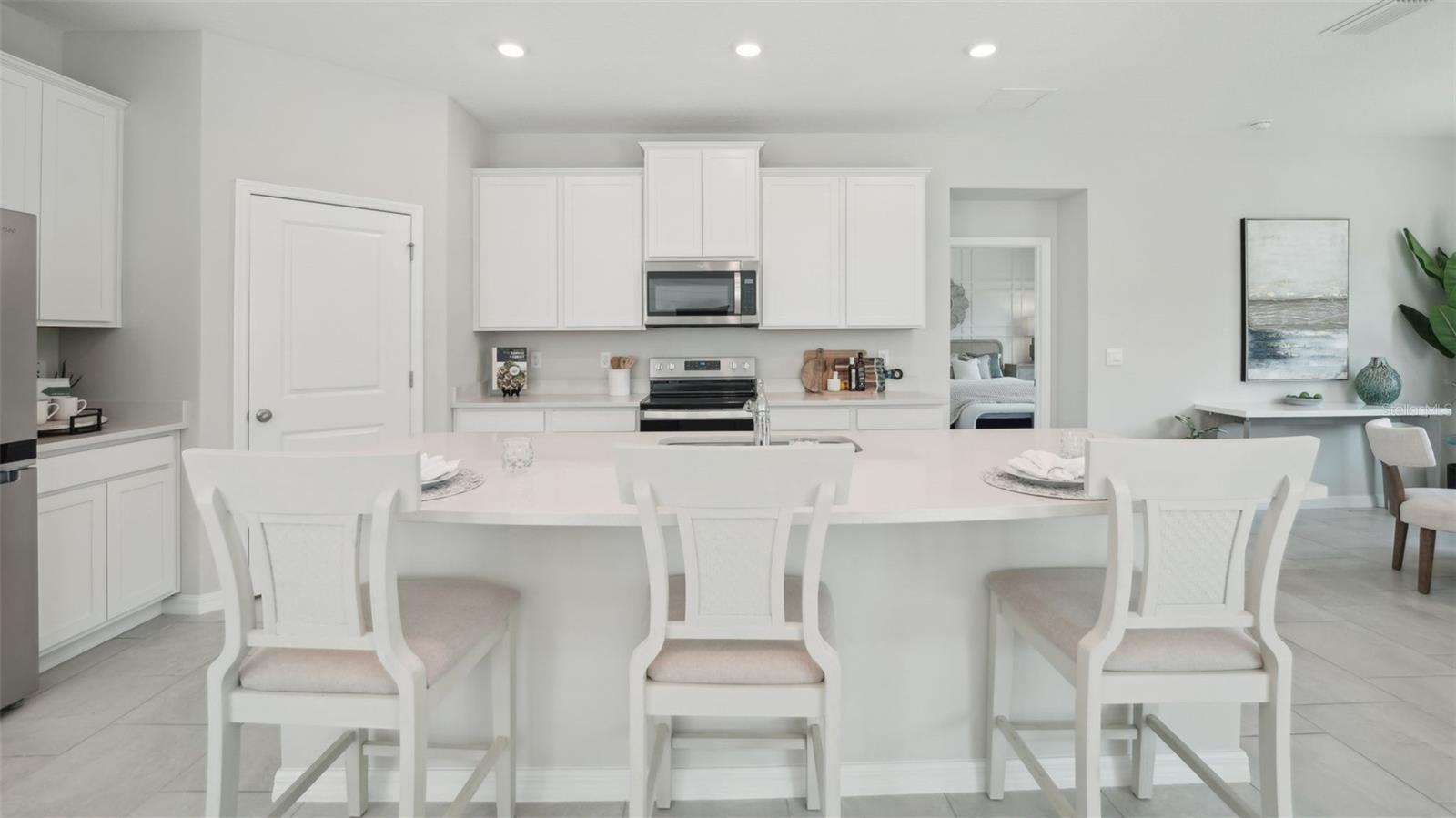 2046 STRATTEN DR, ZEPHYRHILLS, FL, 33541