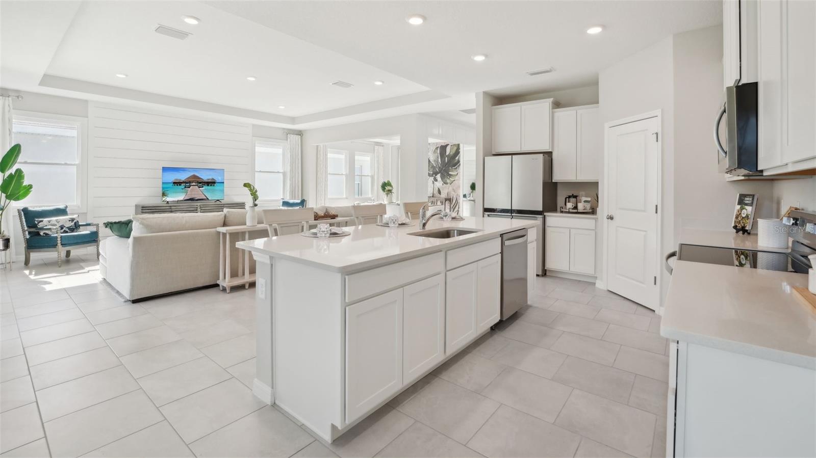 2046 STRATTEN DR, ZEPHYRHILLS, FL, 33541