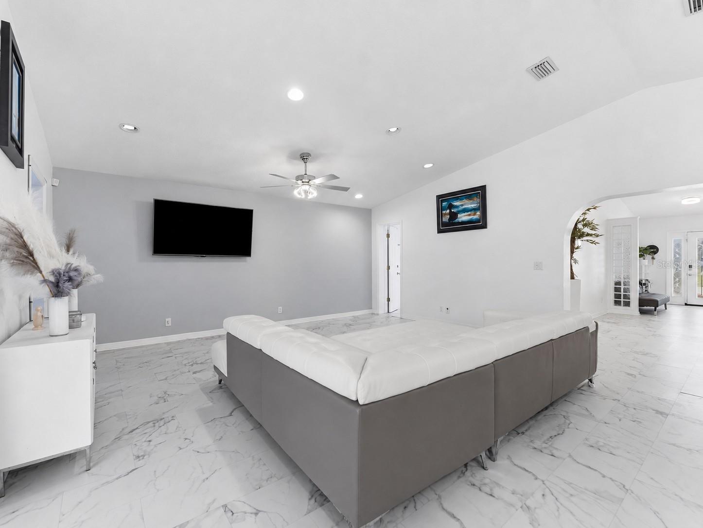 6640 WINDING OAK DR, TAMPA, FL, 33625