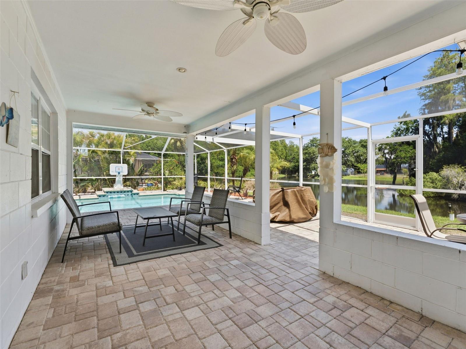 6640 WINDING OAK DR, TAMPA, FL, 33625