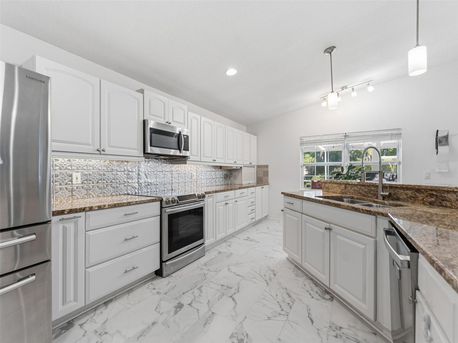 6640 WINDING OAK DR, TAMPA, FL, 33625