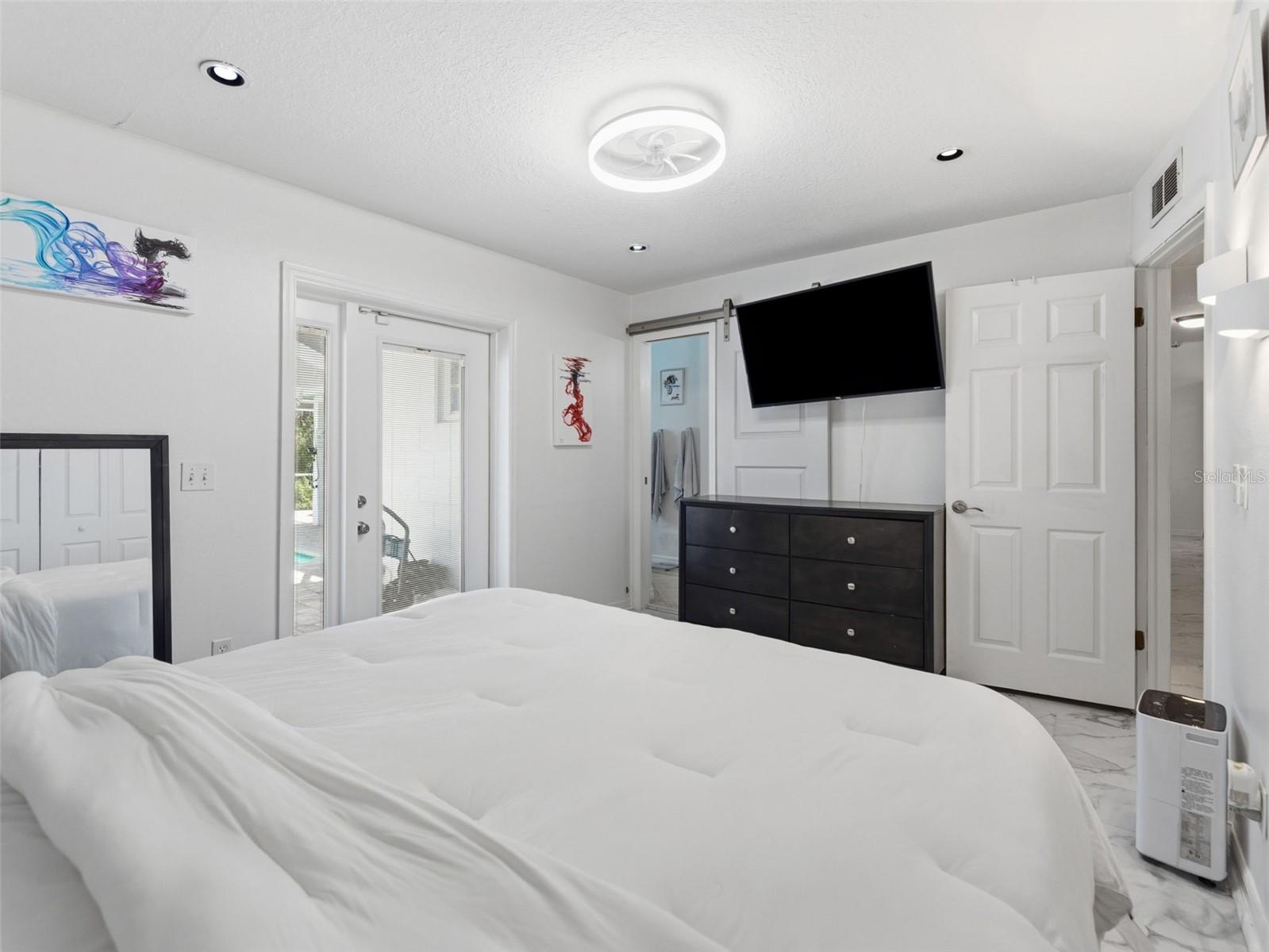 6640 WINDING OAK DR, TAMPA, FL, 33625