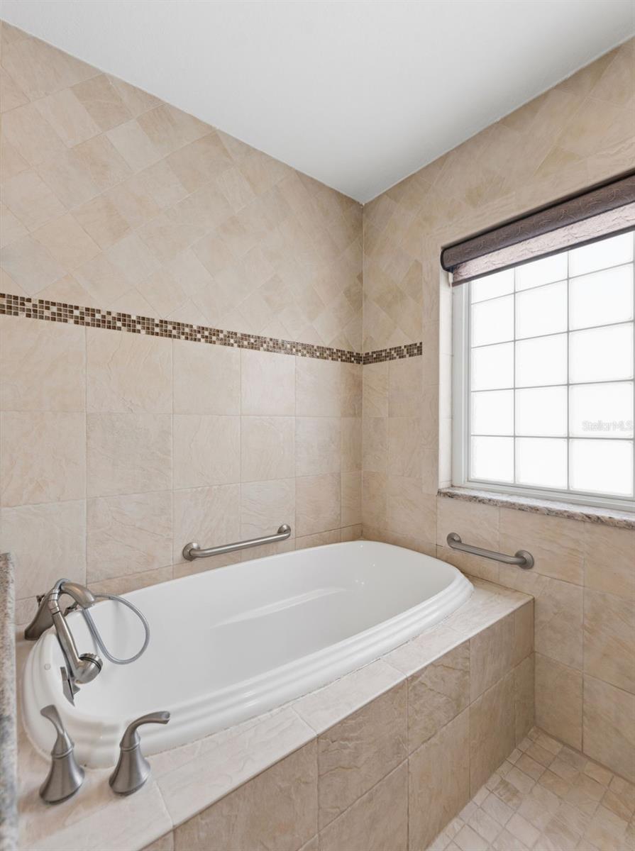 6640 WINDING OAK DR, TAMPA, FL, 33625