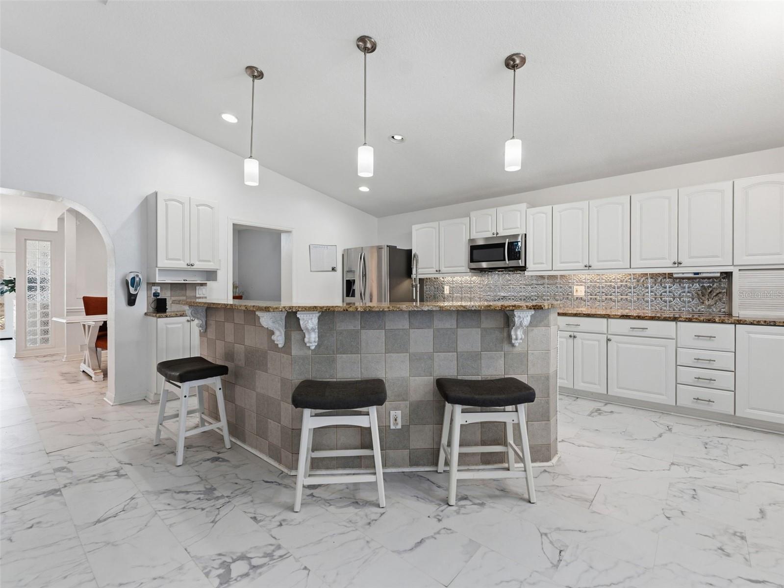 6640 WINDING OAK DR, TAMPA, FL, 33625