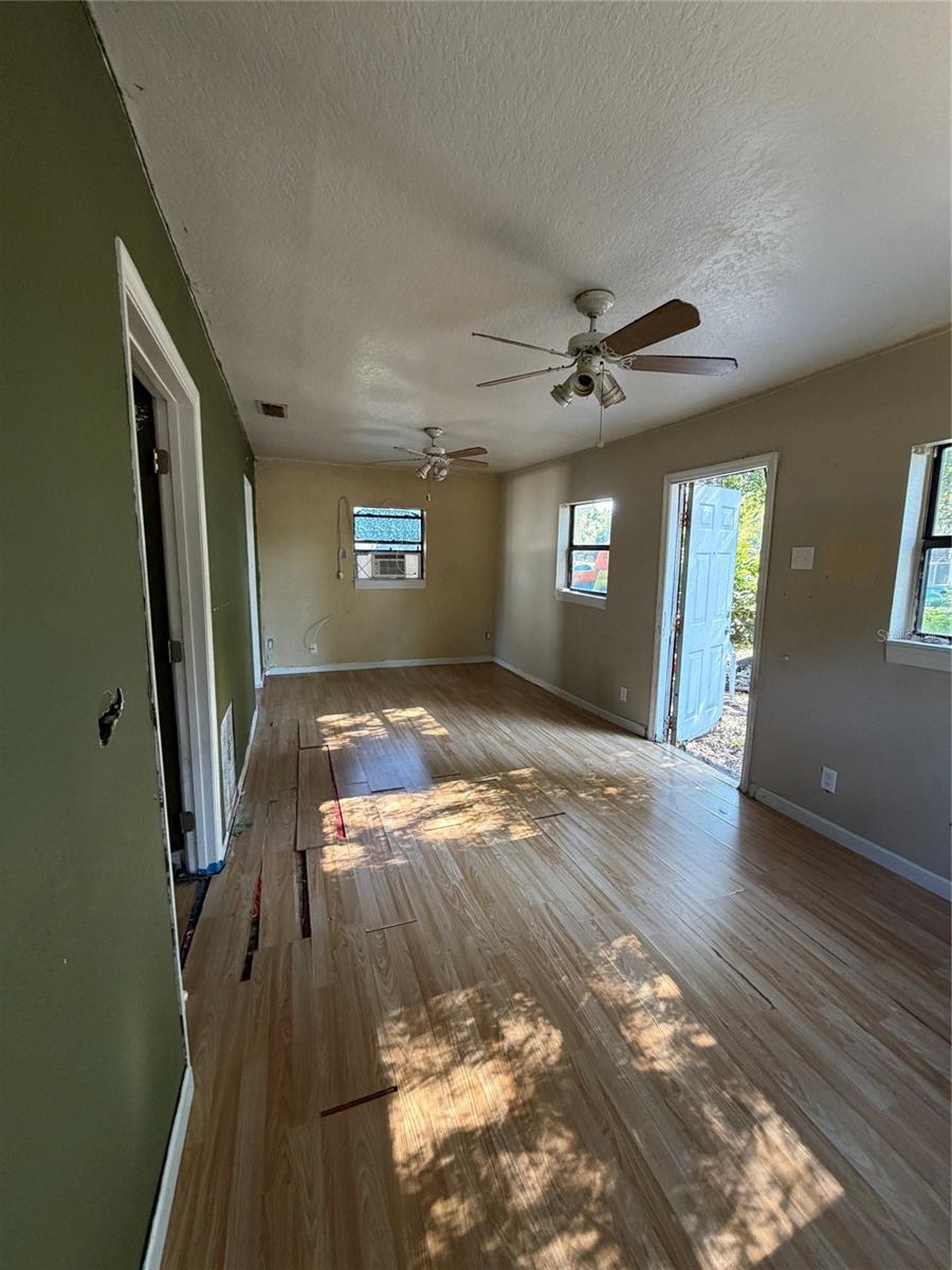 10114 E COLUMBUS DR, TAMPA, FL, 33619