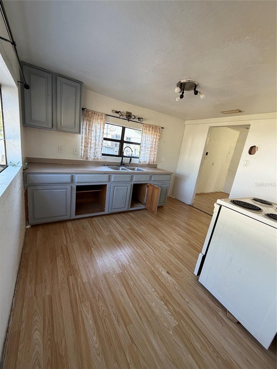 10114 E COLUMBUS DR, TAMPA, FL, 33619
