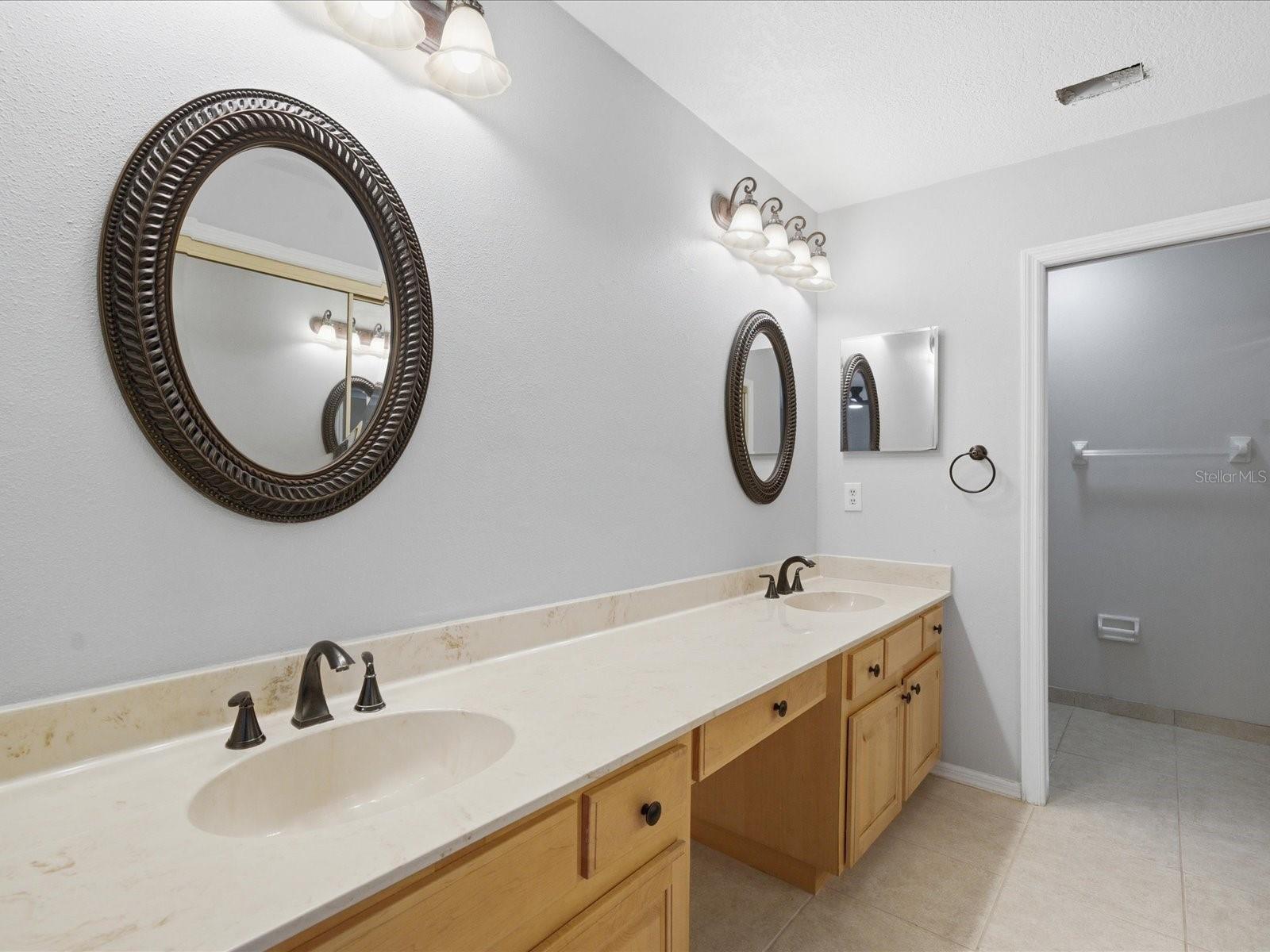15338 E POND WOODS DR #15338, TAMPA, FL, 33618