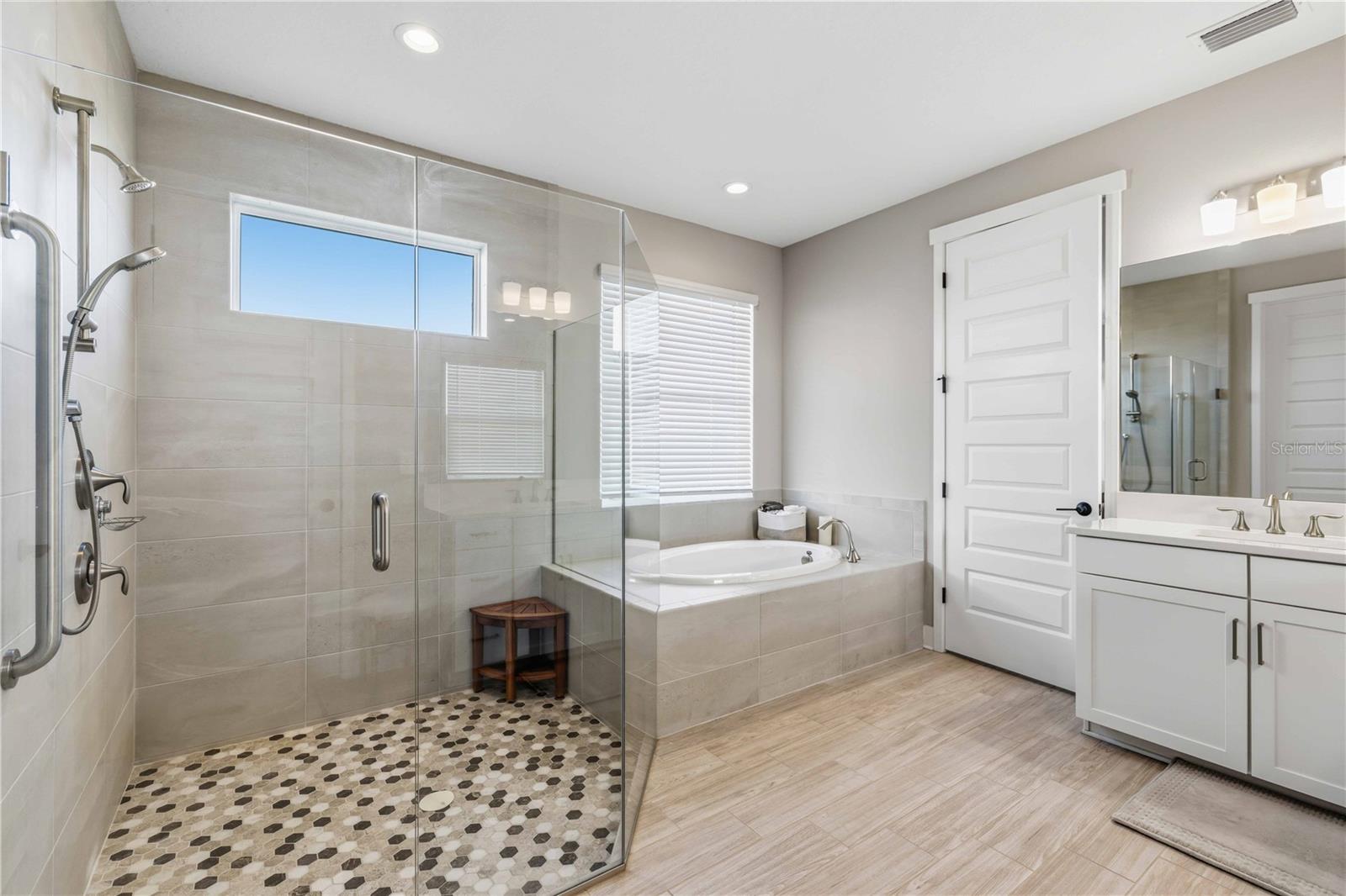 17109 SWEETWATER VILLAGE DR, LAKEWOOD RANCH, FL, 34211