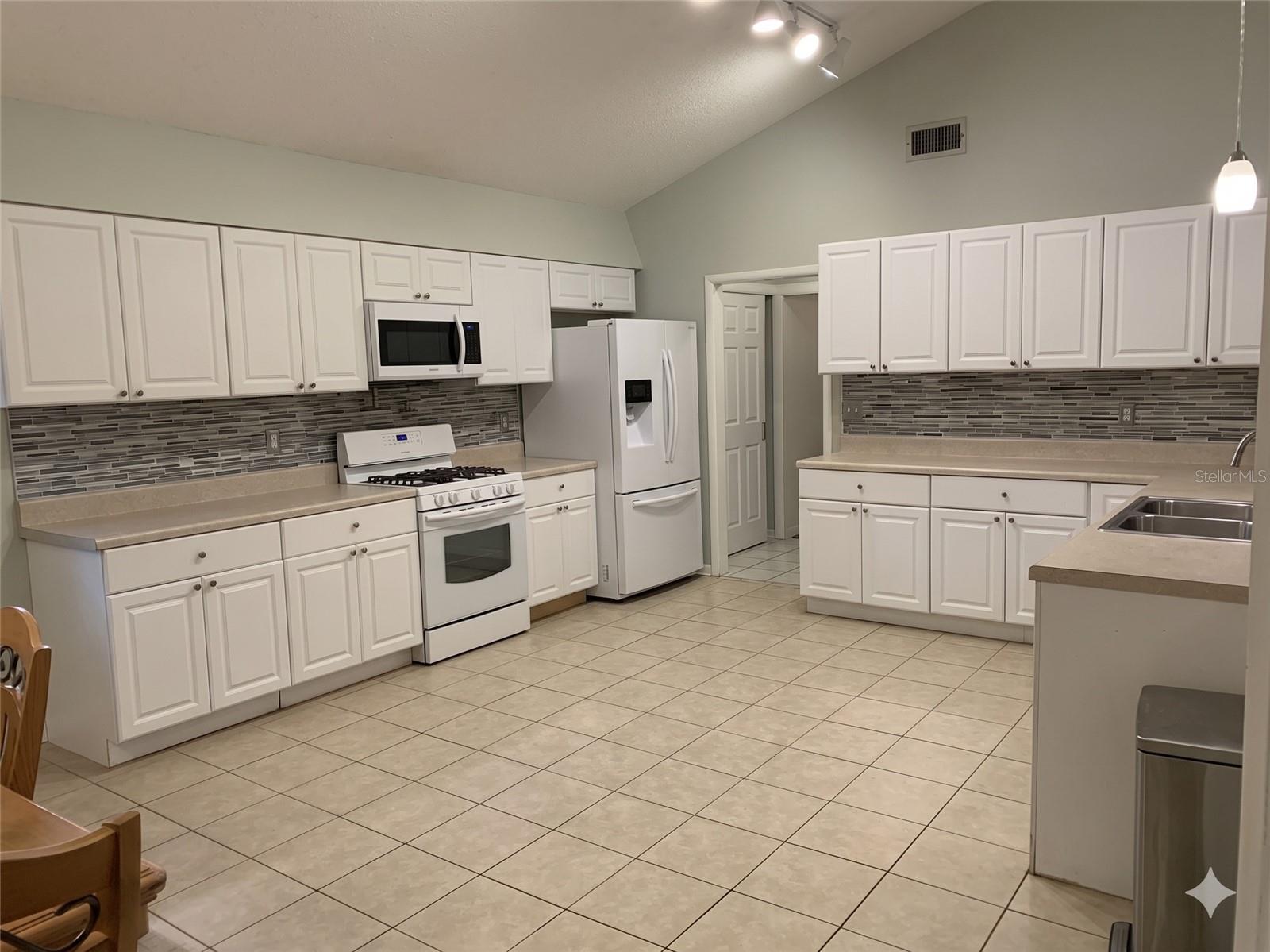 3 ELIZABETH DR E, PALM COAST, FL, 32137