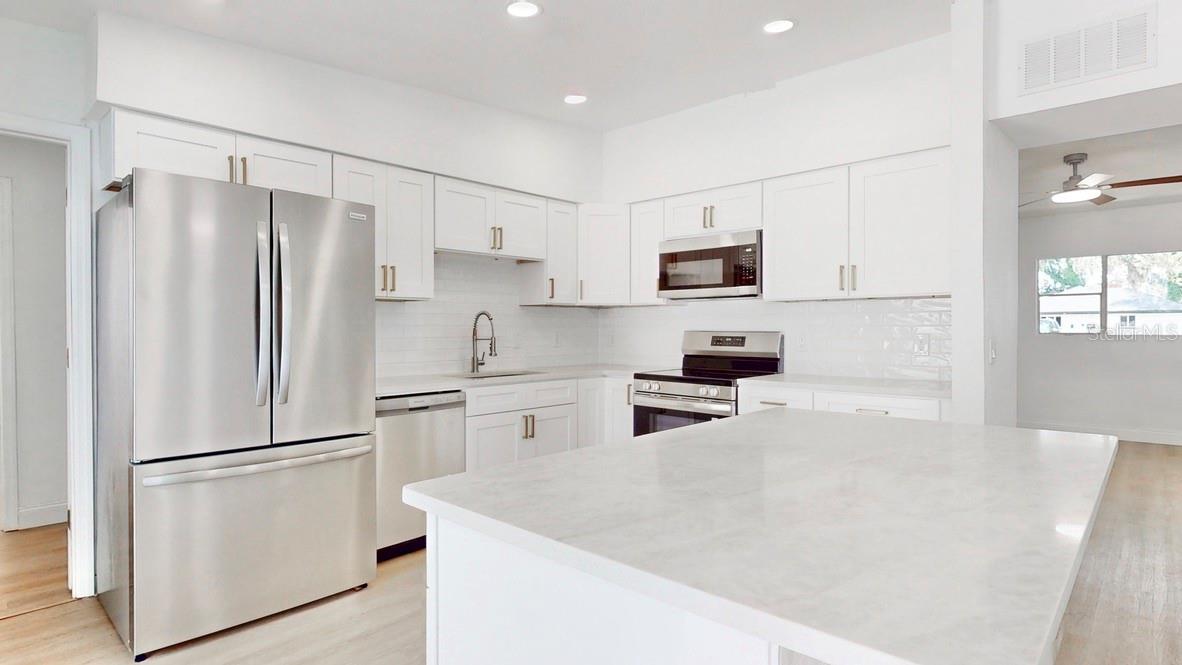 2305 NEW JERSEY RD, LAKELAND, FL, 33803