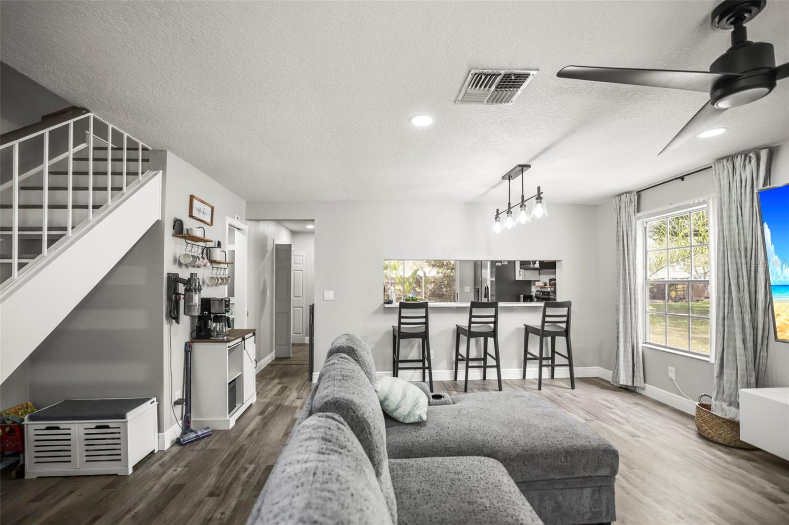 933 HAMILTON CT, PALM HARBOR, FL, 34683