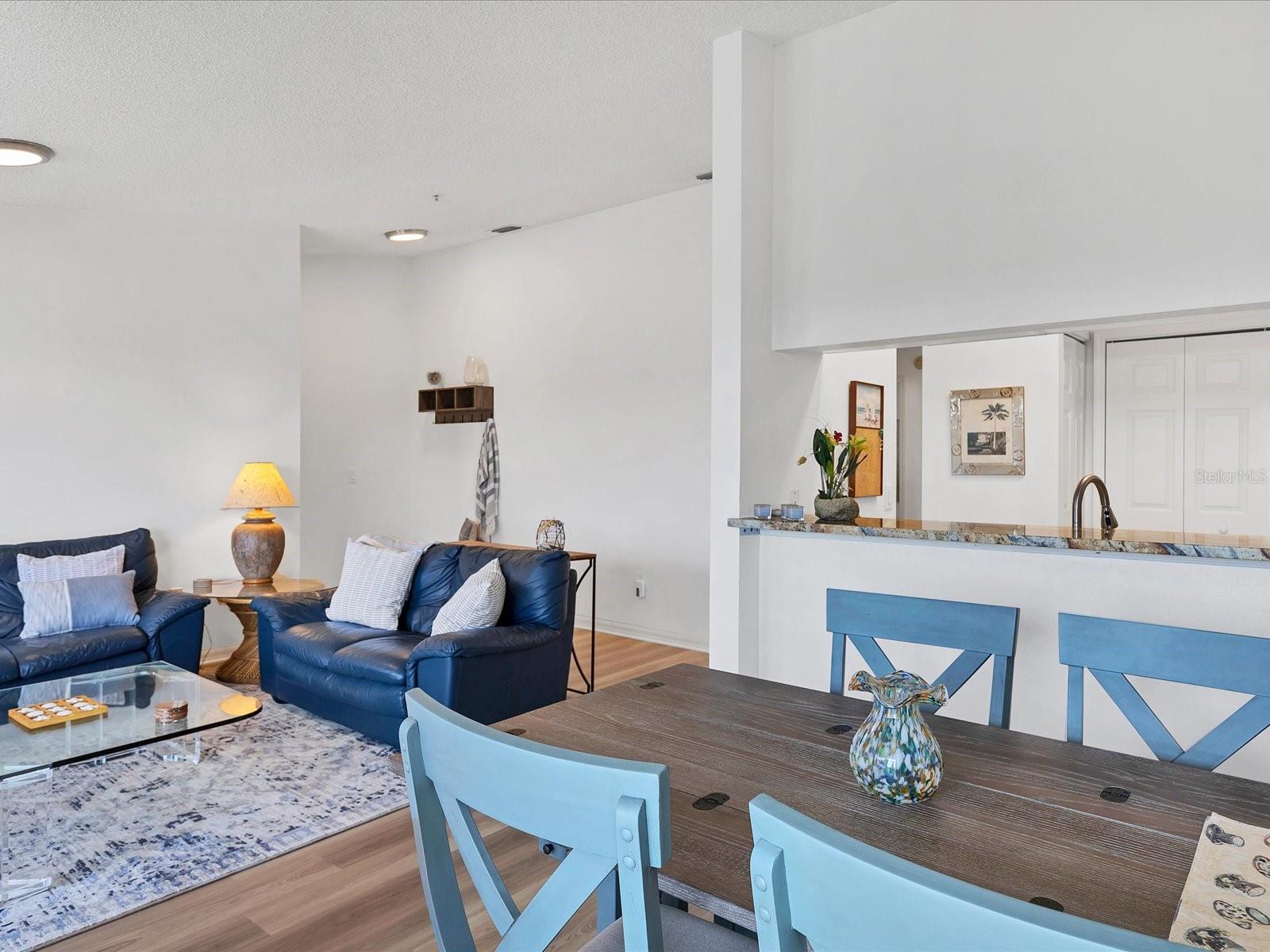 3607 E BAY DR #206, HOLMES BEACH, FL, 34217