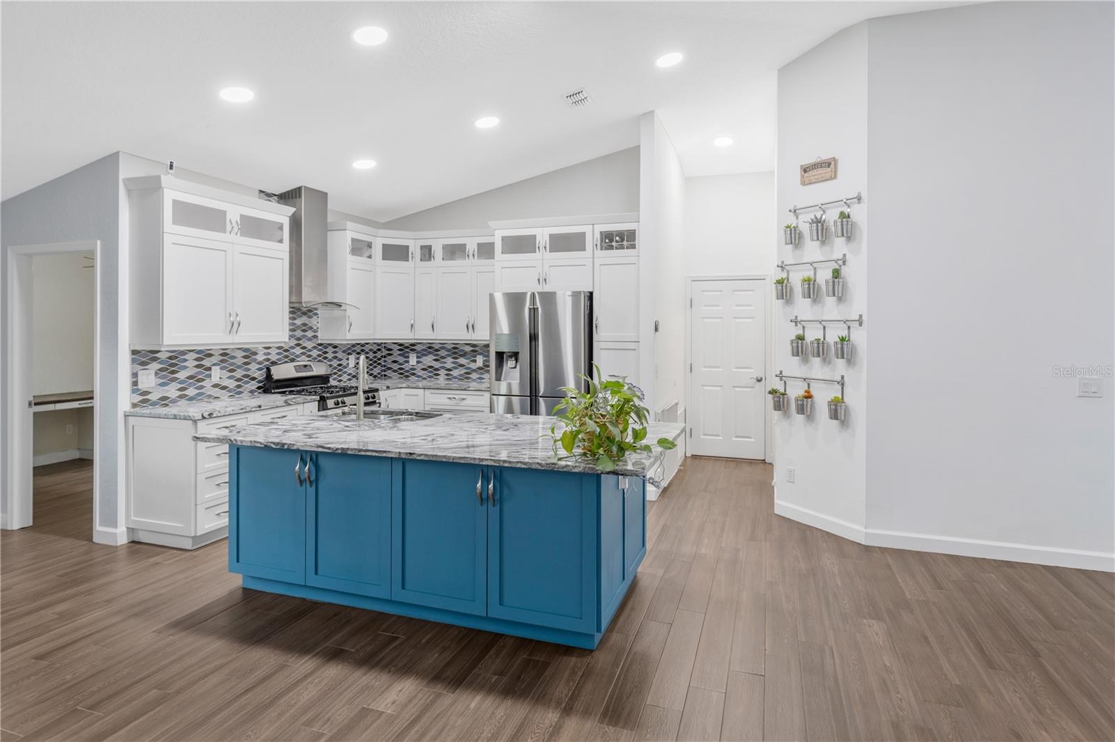 727 HIDDEN LAKE DR, TARPON SPRINGS, FL, 34689