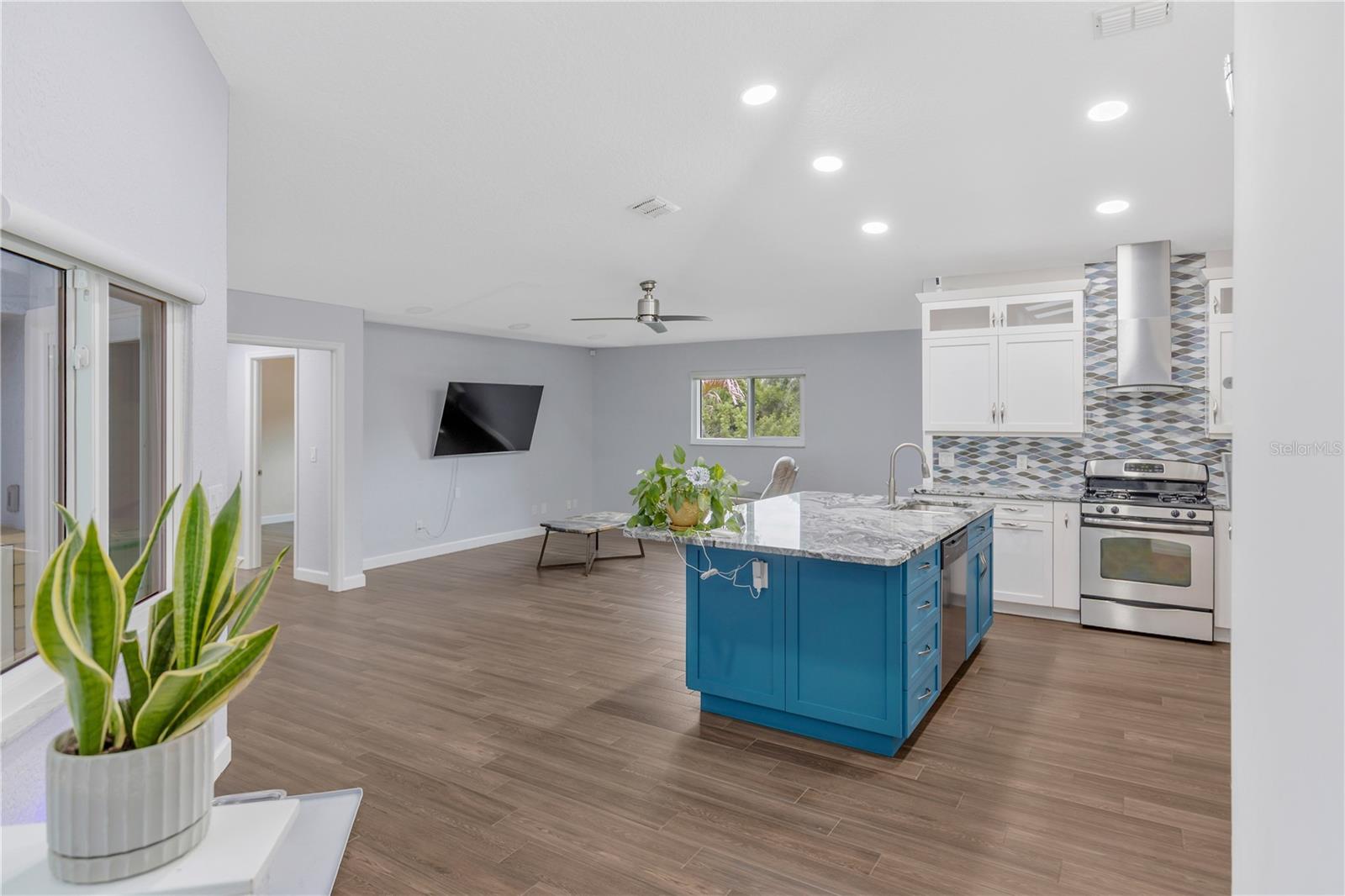 727 HIDDEN LAKE DR, TARPON SPRINGS, FL, 34689